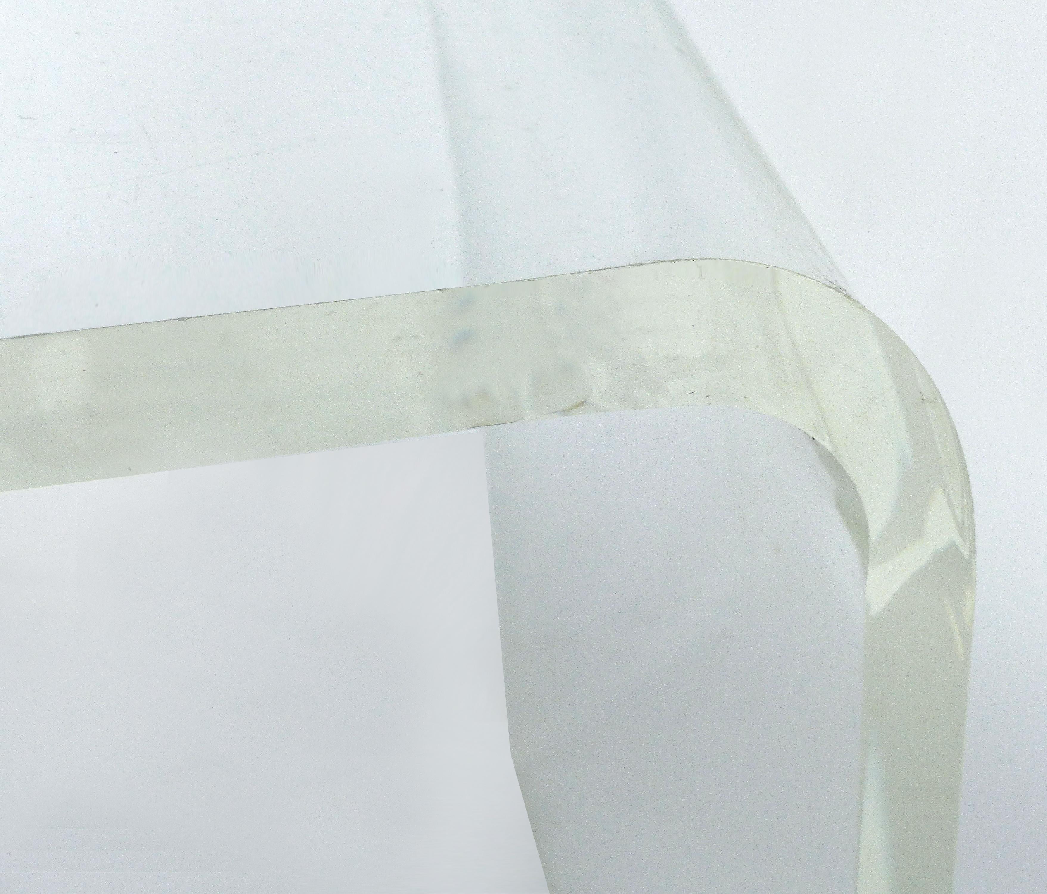 https://a.1stdibscdn.com/custom-lucite-waterfall-table-or-bench-with-curved-sides-for-sale-picture-6/f_19743/f_172088411576172089875/P1630218_master.JPG