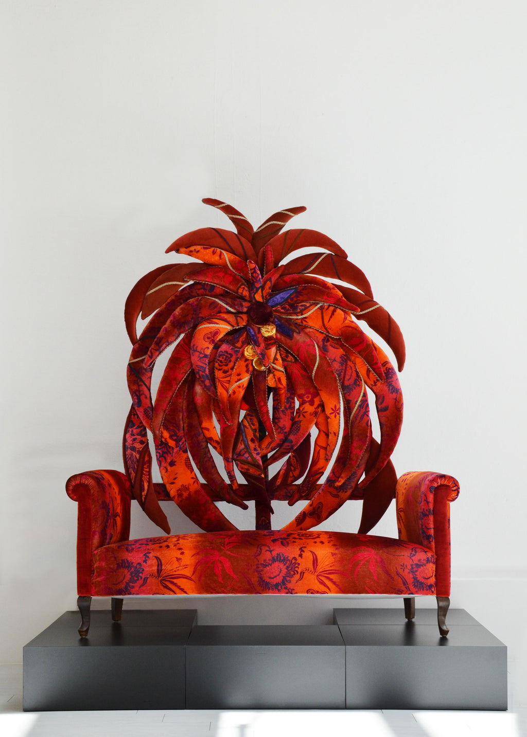 https://a.1stdibscdn.com/contemporary-art-sofa-nandi-vera-by-carla-tolomeo-for-sale-picture-2/f_57452/f_362420421695199817757/PALMA_SOFA_RED_02_copia_master.jpeg