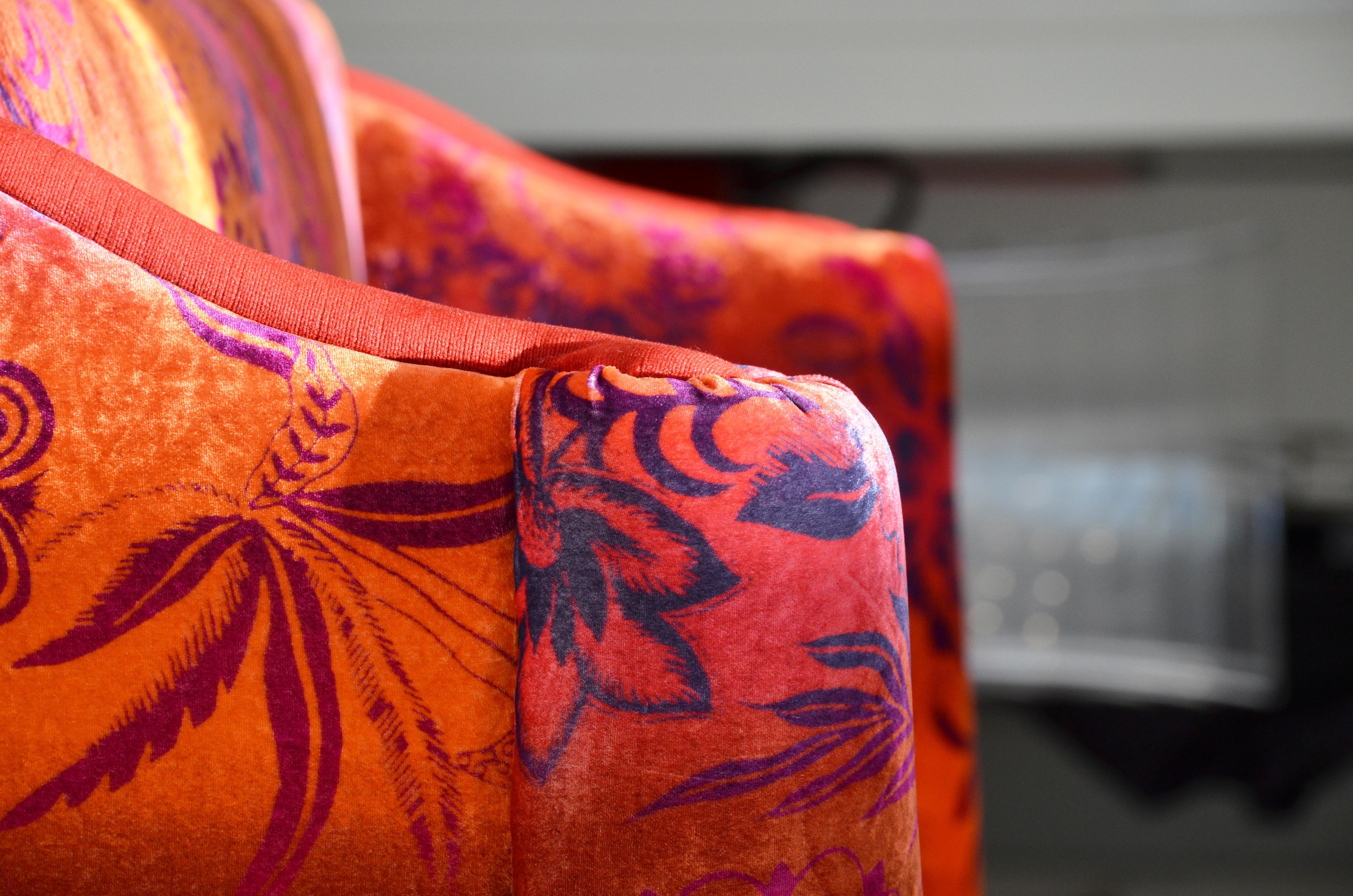 https://a.1stdibscdn.com/contemporary-art-sofa-nandi-vera-by-carla-tolomeo-for-sale-picture-4/f_57452/f_362420421695199819390/PALMA_SOFA_RED_04_jpg_14_53_34_975_master.jpeg