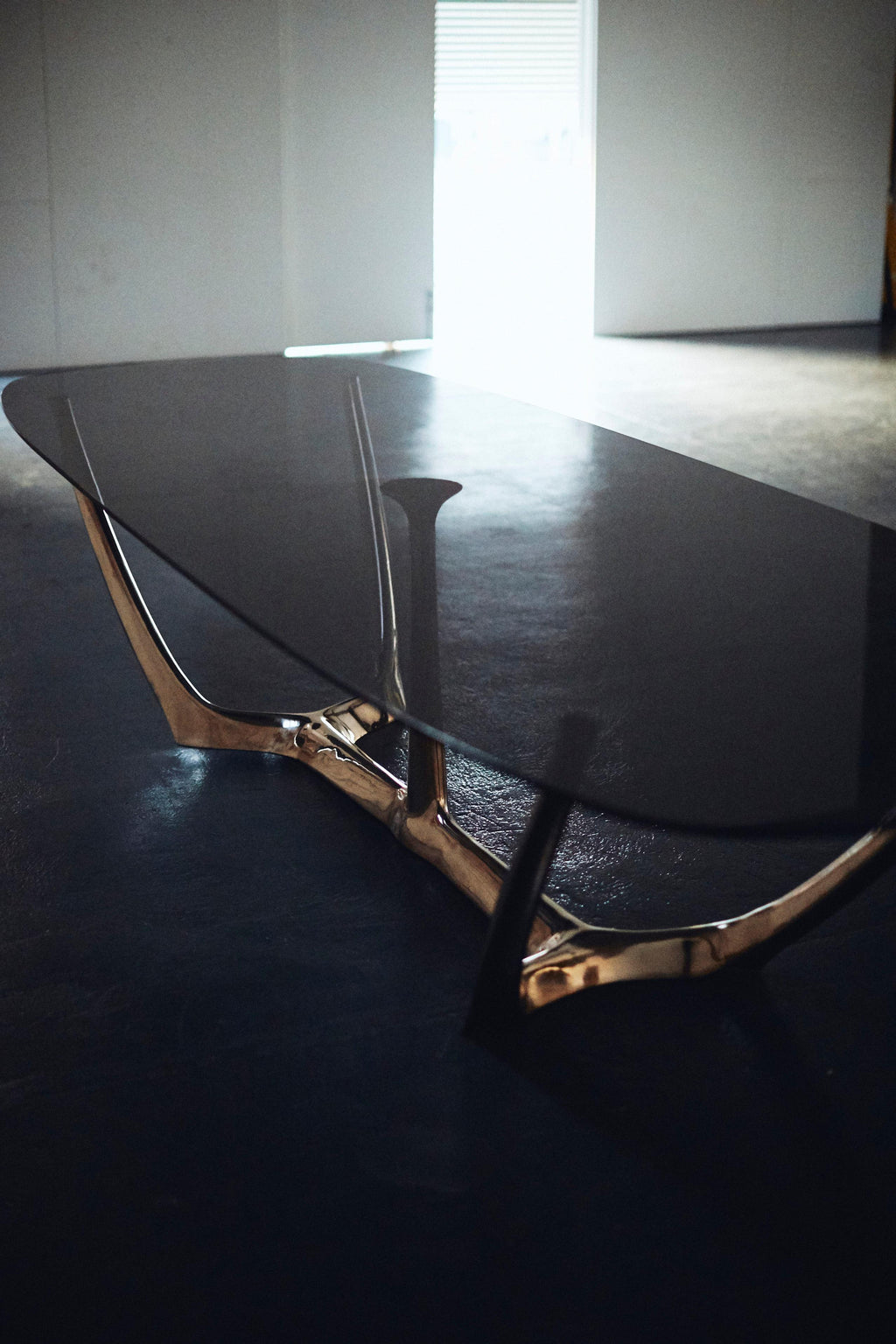 https://a.1stdibscdn.com/barbera-the-great-dining-table-modern-solid-bronze-base-with-grey-glass-top-for-sale-picture-6/f_45601/f_151482421560953024939/PAUL_BARBERA_C71I7901_master.jpg
