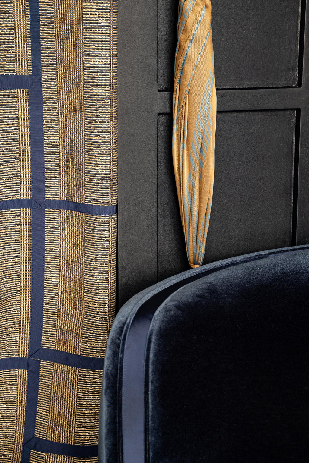 https://a.1stdibscdn.com/les-bains-sofa-tristan-auer-for-sale-picture-7/f_52202/f_253543321647514190636/PDW_Tristan_Auer_X_Anne_Jacquemin_Sablon_Cr_dit_photo_Amaury_Laparra_Low_4_master.JPG