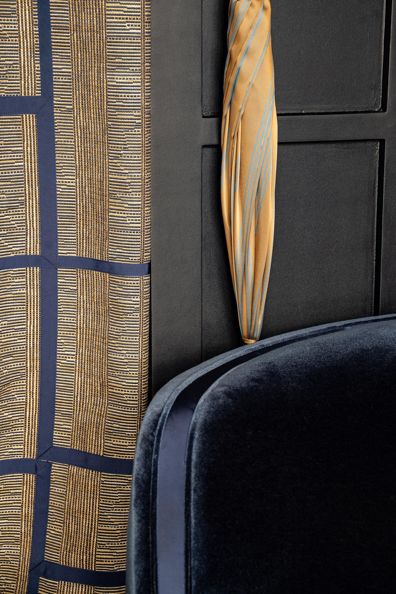 https://a.1stdibscdn.com/les-bains-sofa-tristan-auer-for-sale-picture-7/f_52202/f_253543321647514190636/PDW_Tristan_Auer_X_Anne_Jacquemin_Sablon_Cr_dit_photo_Amaury_Laparra_Low_4_master.JPG