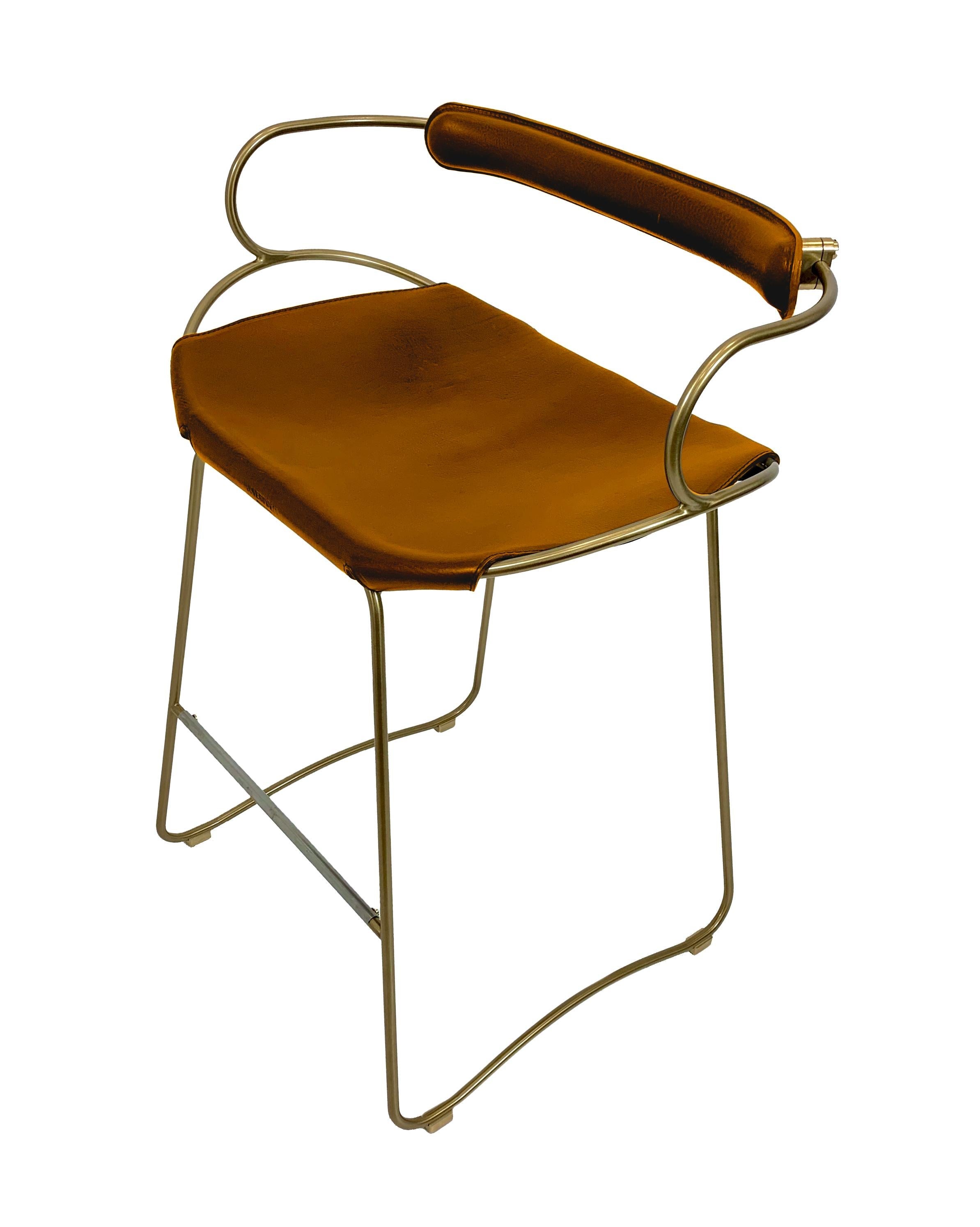 https://a.1stdibscdn.com/counter-stool-with-backrest-brass-steel-and-natural-tobacco-saddler-leather-for-sale-picture-3/f_40561/f_180967321582714905361/PERSPECTIVA_master.jpg