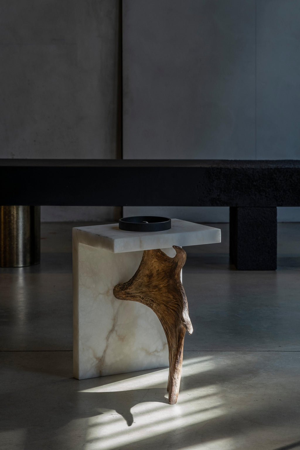 https://a.1stdibscdn.com/unique-rive-bench-by-draga-aurel-for-sale-picture-7/f_12192/f_324764921674962282441/PHILIA_MILAN_2021004_master.jpeg