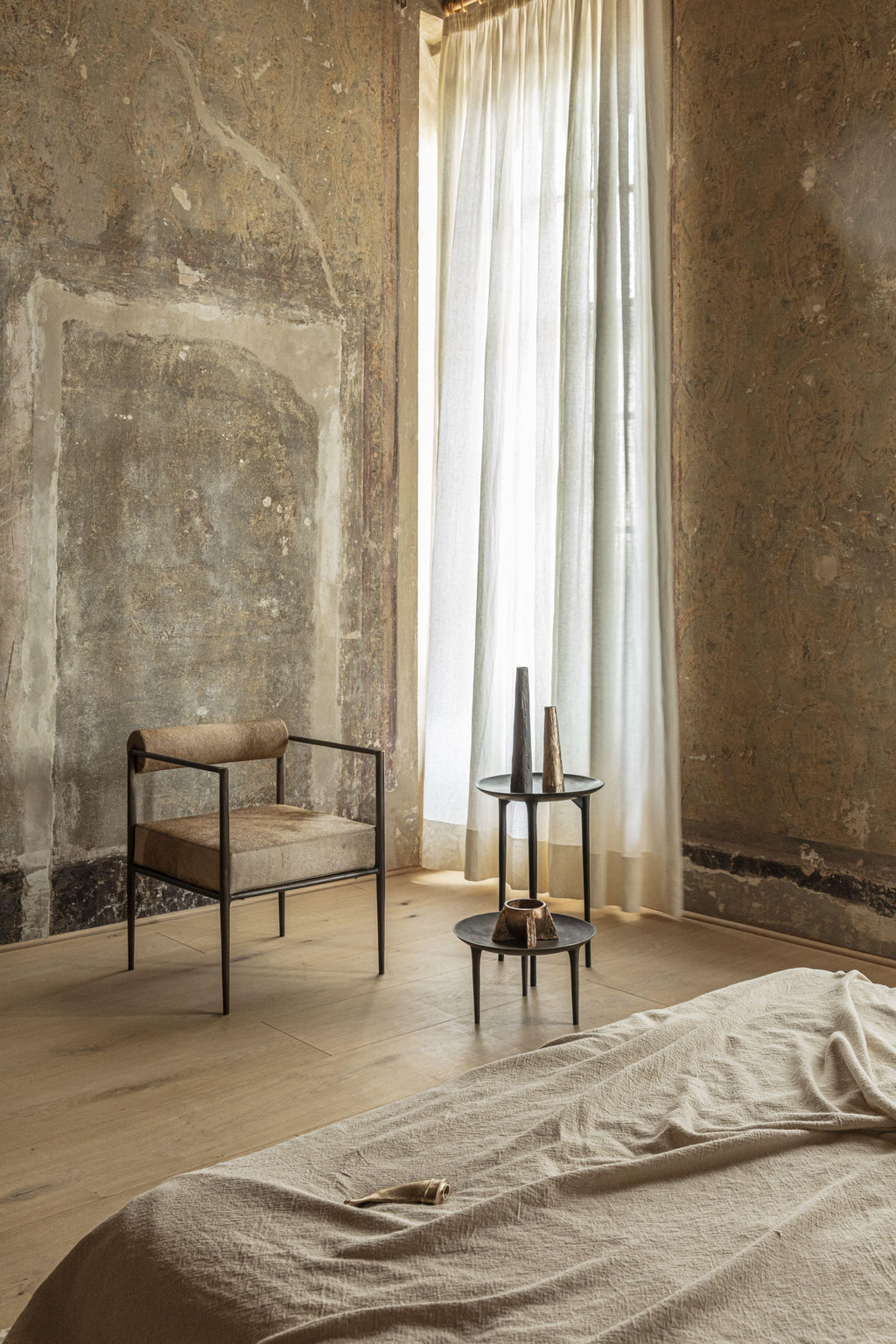 https://a.1stdibscdn.com/square-alchemy-chair-by-rick-owens-for-sale-picture-16/f_12192/f_331673121678193492344/PHILIA_RICK_OWENS019_master.jpg