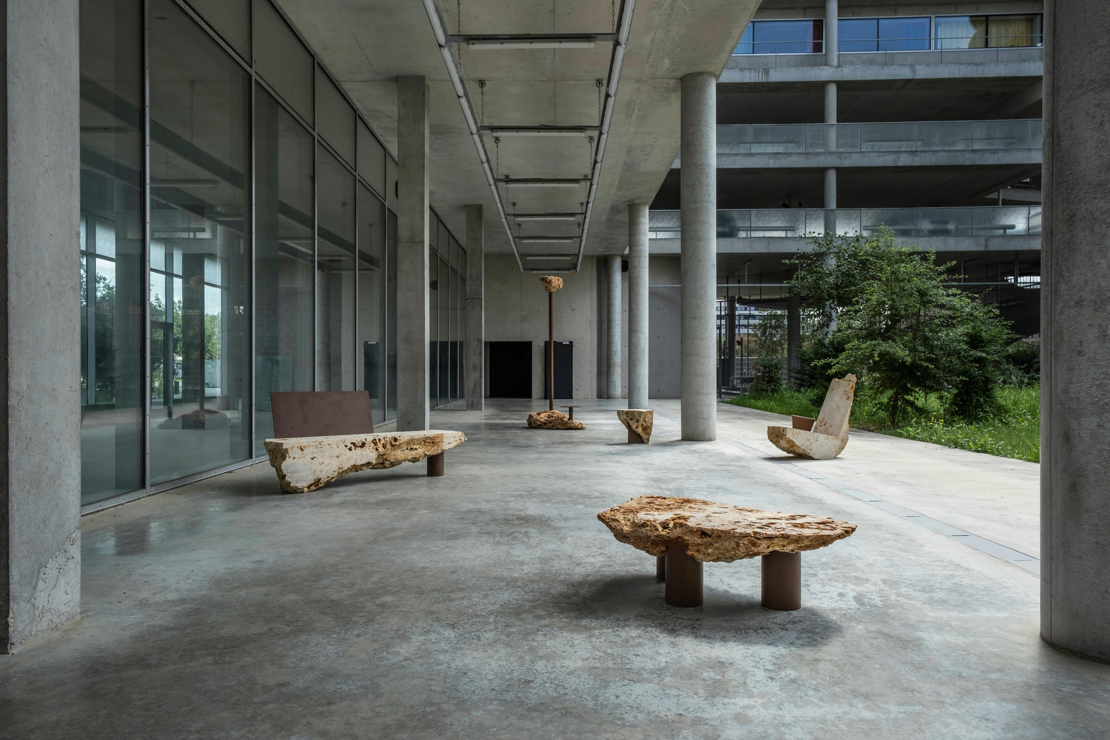 https://a.1stdibscdn.com/meuliere-stone-coffee-table-by-frederic-saulou-for-sale-picture-6/f_12192/f_404431721719948081647/PHILIA_x_SAULOU_Grand_PARIS001_master.jpg
