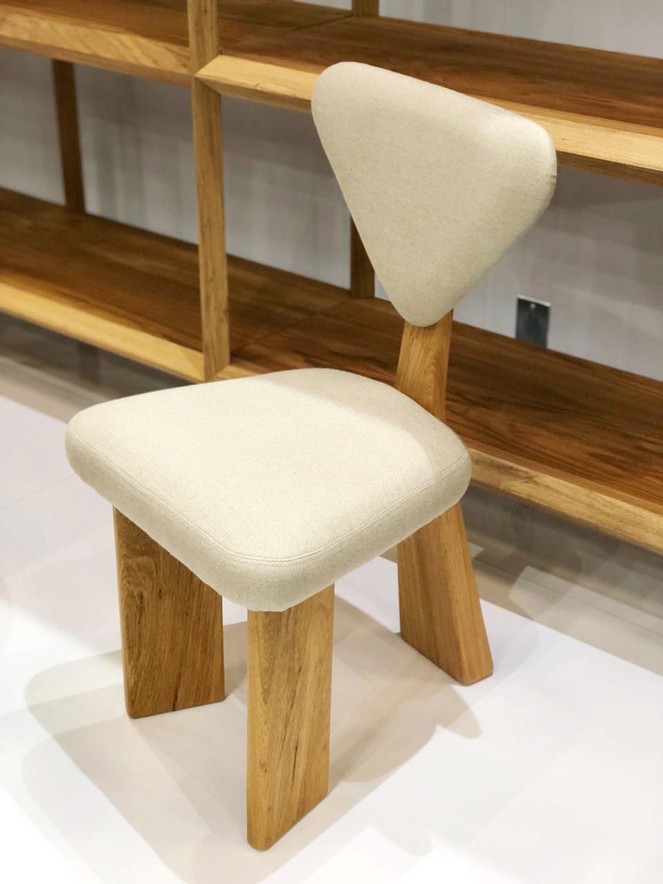 https://a.1stdibscdn.com/contemporary-dining-chair-in-solid-brazilian-walnut-wood-by-juliana-vasconcellos-for-sale-picture-6/f_39861/f_132919321547217191777/PHOTO_2018_08_28_12_22_05_master.jpg