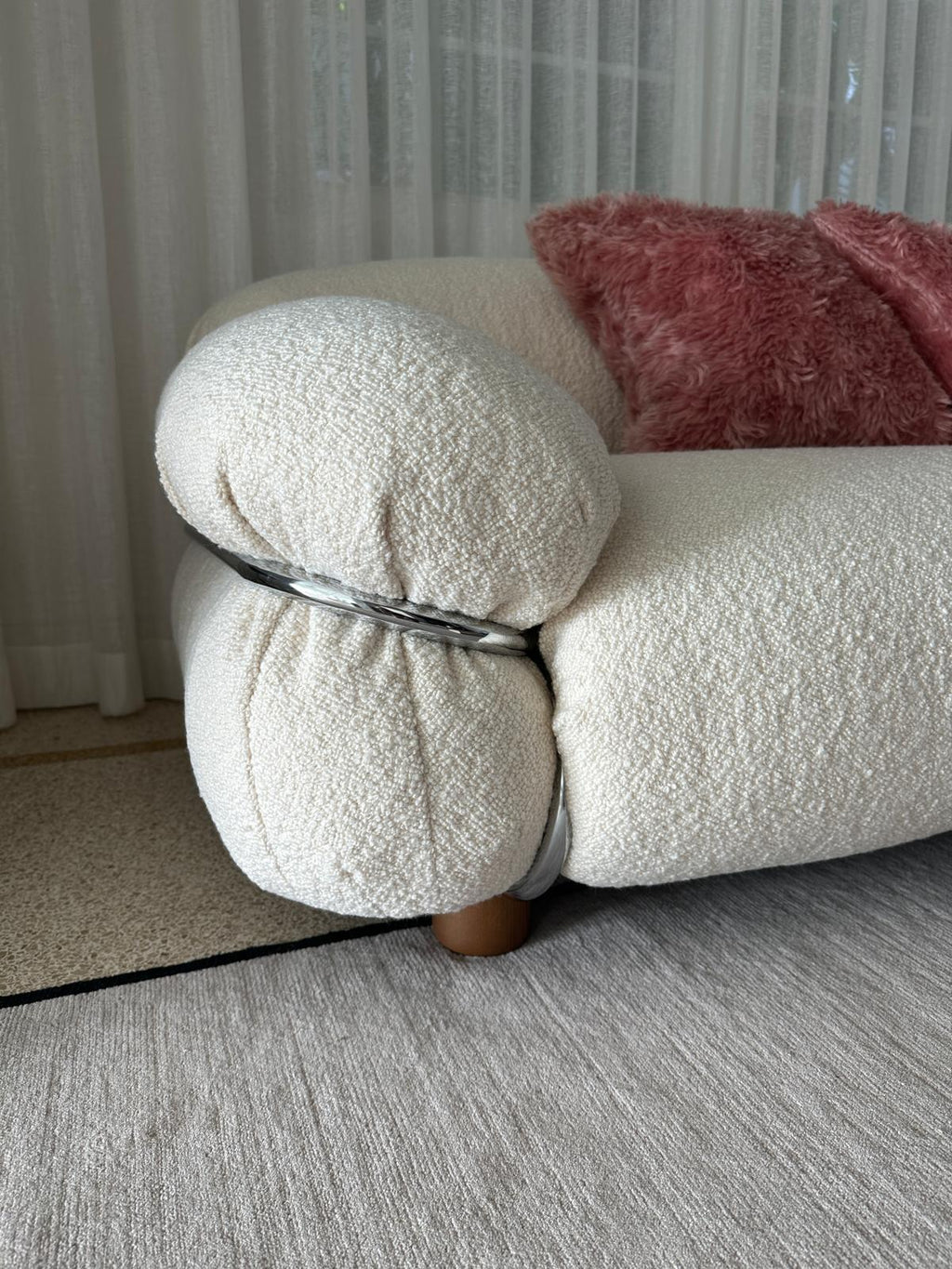 https://a.1stdibscdn.com/new-tacchini-sesann-sofa-by-gianfranco-frattini-in-stock-for-sale-picture-11/f_44652/f_356152721709834450122/PHOTO_2024_03_05_20_52_18_master.jpg