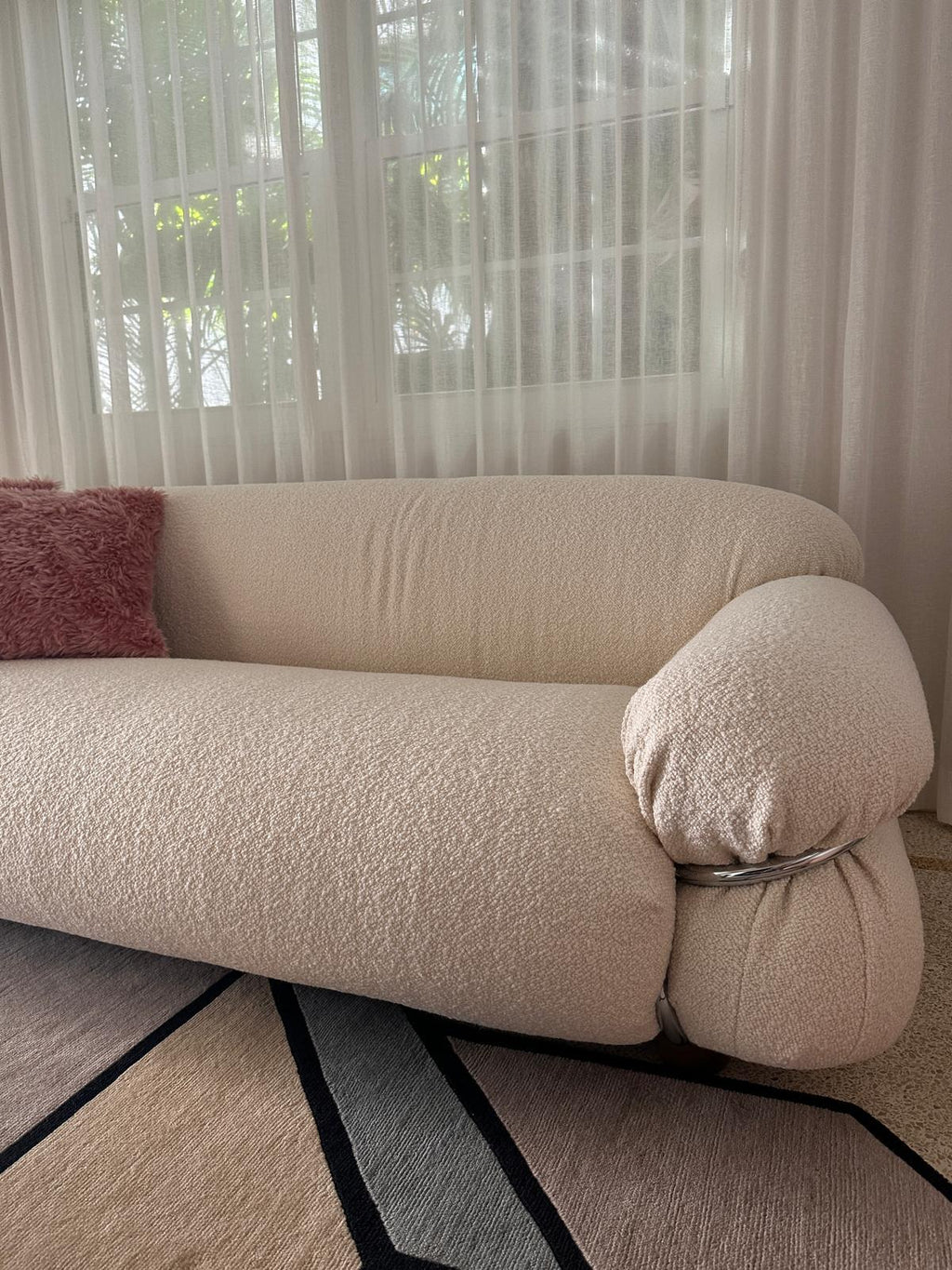 https://a.1stdibscdn.com/new-tacchini-sesann-sofa-by-gianfranco-frattini-in-stock-for-sale-picture-5/f_44652/f_356152721709834449206/PHOTO_2024_03_05_20_53_56_master.jpg