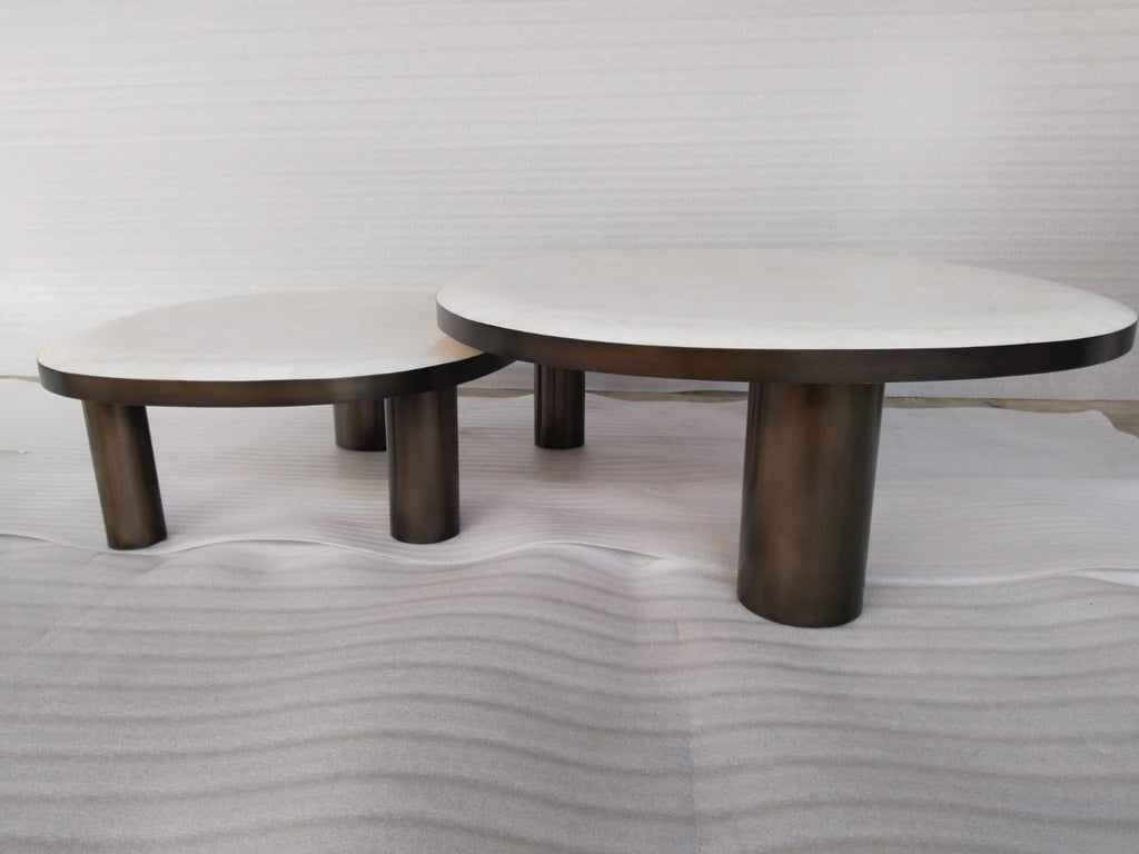 https://a.1stdibscdn.com/set-of-organic-coffee-tables-in-rock-crystal-and-bronzed-finish-by-ginger-brown-for-sale-picture-4/f_56622/f_423949721732124293763/PHOTO_2024_04_11_10_36_54_1_master.jpg