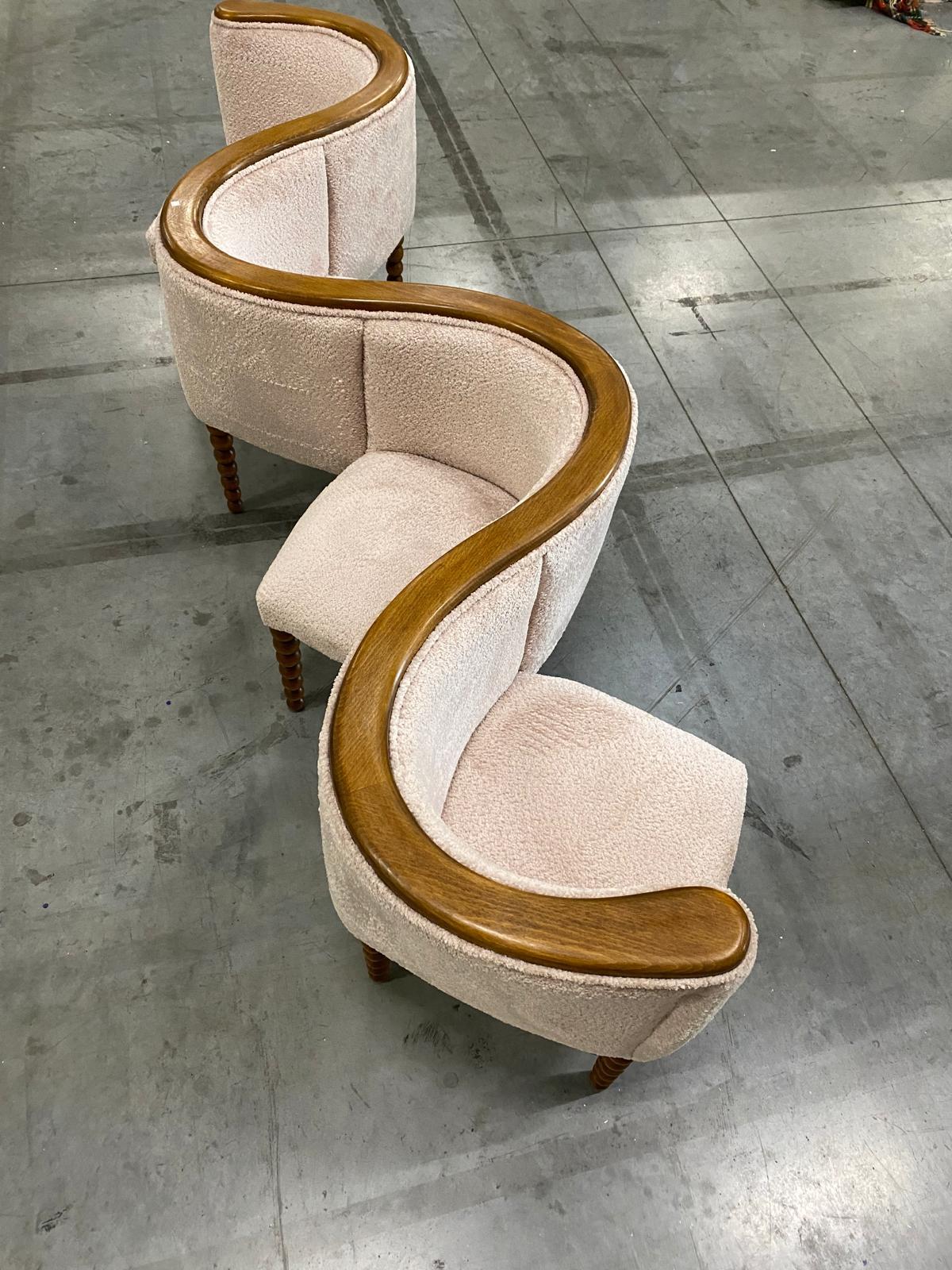 https://a.1stdibscdn.com/italian-contemporary-warm-white-chenille-and-wood-curved-conversation-sofa-for-sale-picture-2/f_48502/f_435758321739218805231/PHOTO_2024_12_27_17_43_34_15__master.jpg