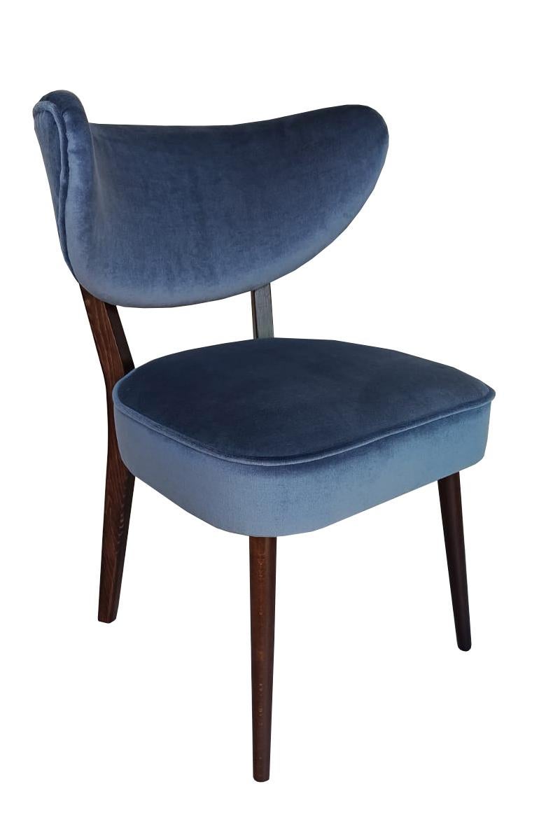 https://a.1stdibscdn.com/set-of-four-vintola-studio-dining-chairs-navy-blue-velvet-perennials-europe-for-sale-picture-4/f_34023/f_461473821754399010284/PHOTO_2025_06_20_08_39_16_2__master.jpg