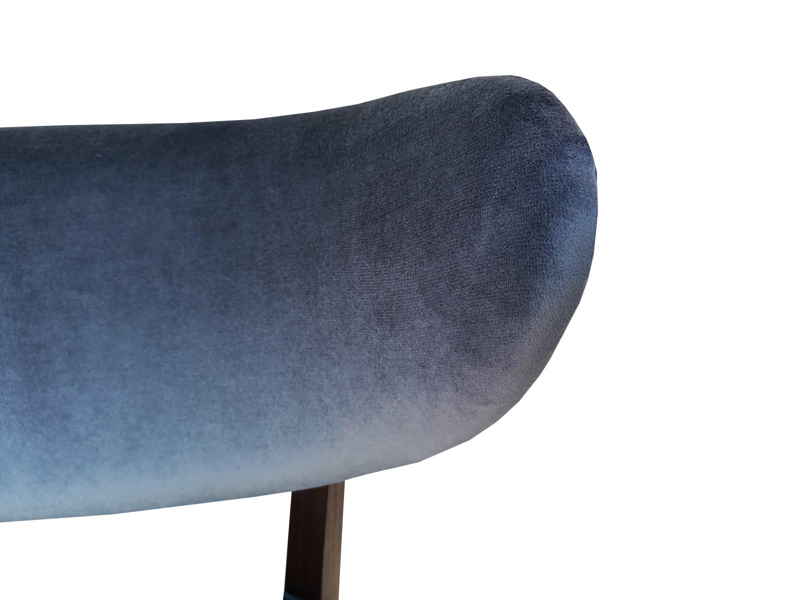 https://a.1stdibscdn.com/set-of-four-vintola-studio-dining-chairs-navy-blue-velvet-perennials-europe-for-sale-picture-5/f_34023/f_461473821754399010552/PHOTO_2025_06_20_08_39_16_3__master.jpg
