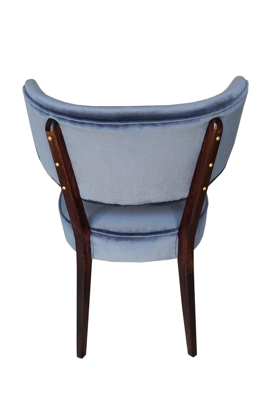 https://a.1stdibscdn.com/set-of-four-vintola-studio-dining-chairs-navy-blue-velvet-perennials-europe-for-sale-picture-6/f_34023/f_461473821754399010754/PHOTO_2025_06_20_08_39_16_4__master.jpg