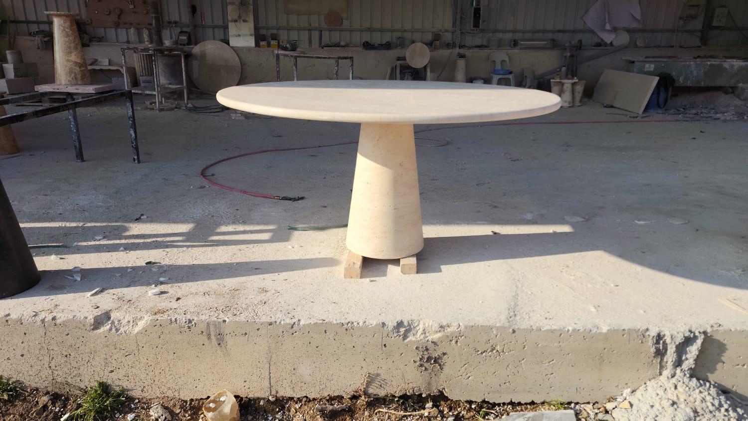 https://a.1stdibscdn.com/cream-travertine-round-dining-table-in-the-style-of-1970-angelo-mangiarotti-for-sale-picture-6/f_80522/f_326691821773437668122/PHOTO_2025_12_01_07_27_52_master.jpg