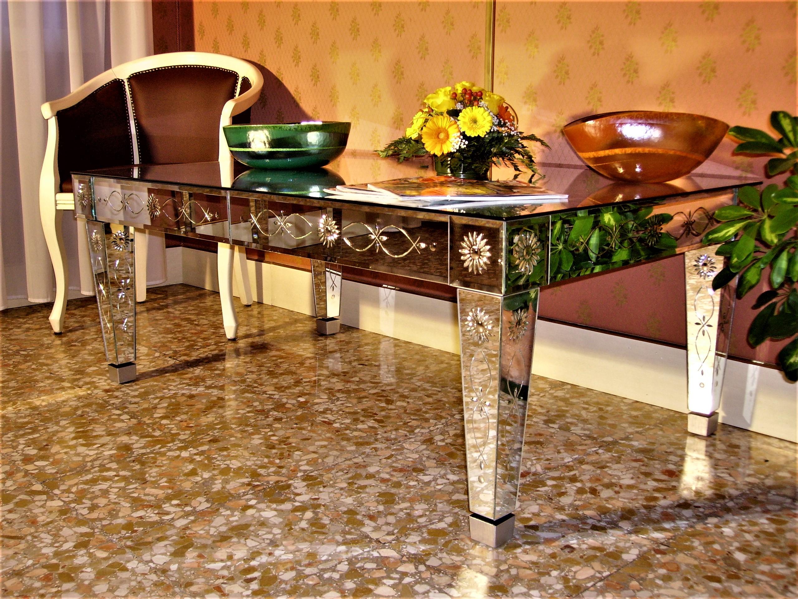 https://a.1stdibscdn.com/ducale-coffee-table-murano-glass-mirror-hand-made-engraved-by-fratelli-tosi-for-sale-picture-2/f_57802/f_246723521627379913438/PICT0269_1_master.jpg