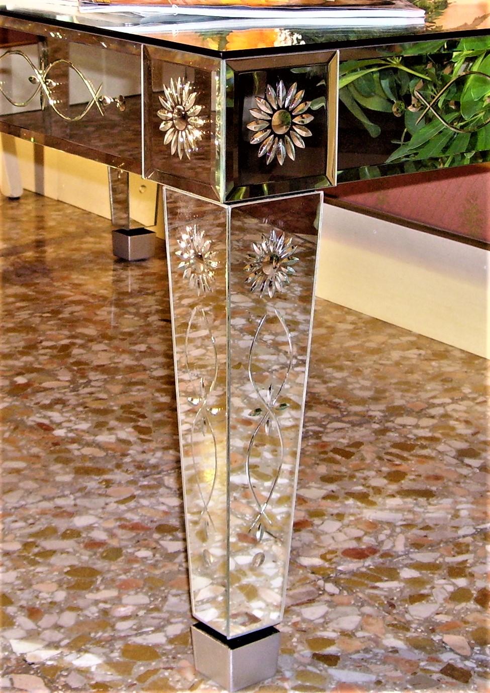 https://a.1stdibscdn.com/ducale-coffee-table-murano-glass-mirror-hand-made-engraved-by-fratelli-tosi-for-sale-picture-3/f_57802/f_246723521627379922997/PICT0270_1_master.jpg