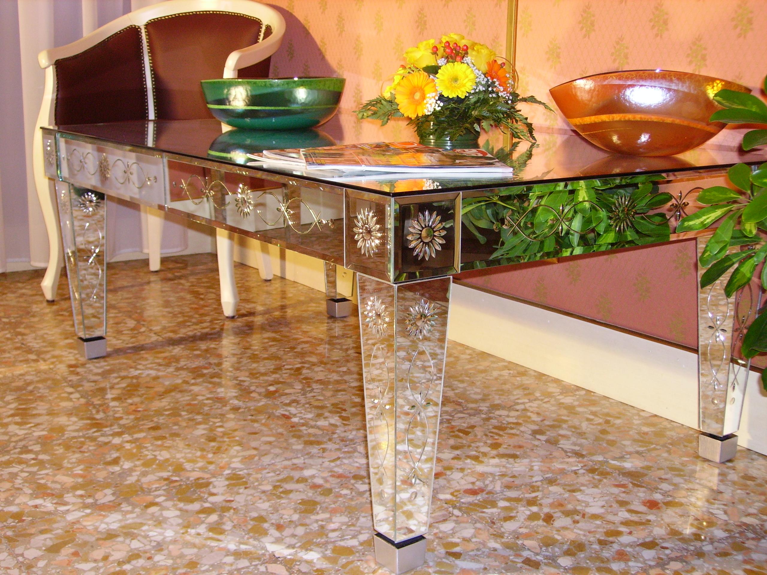 https://a.1stdibscdn.com/ducale-coffee-table-murano-glass-mirror-hand-made-engraved-by-fratelli-tosi-for-sale-picture-4/f_57802/f_246723521627379943054/PICT0270_master.JPG