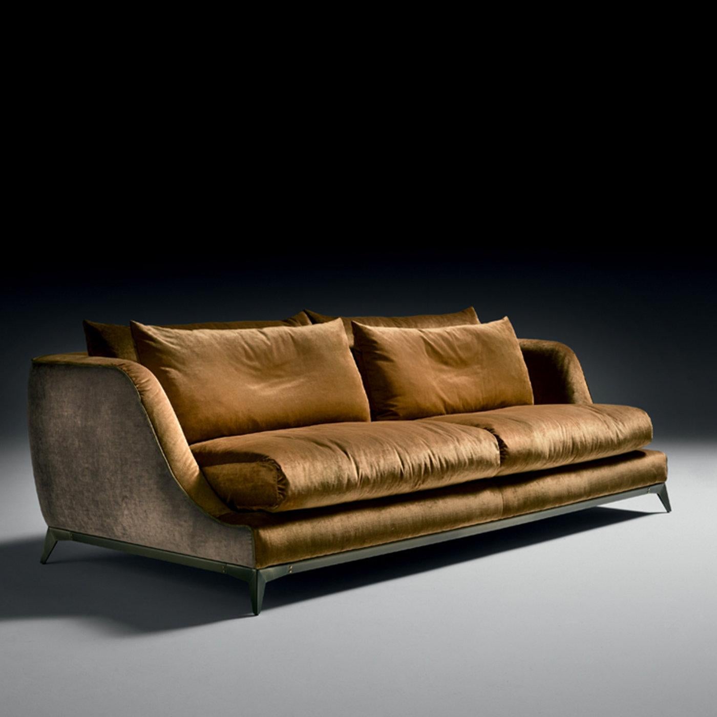 https://a.1stdibscdn.com/brando-brown-sofa-for-sale-picture-2/f_17062/f_245286121626353826305/PIERVI_115_A20190628_7_roekzl_master.jpg