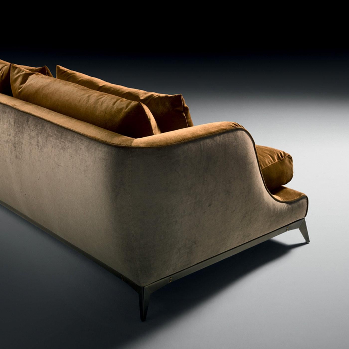 https://a.1stdibscdn.com/brando-brown-sofa-for-sale-picture-3/f_17062/f_245286121626353826861/PIERVI_115_B20190628_7_ciz5z3_master.jpg