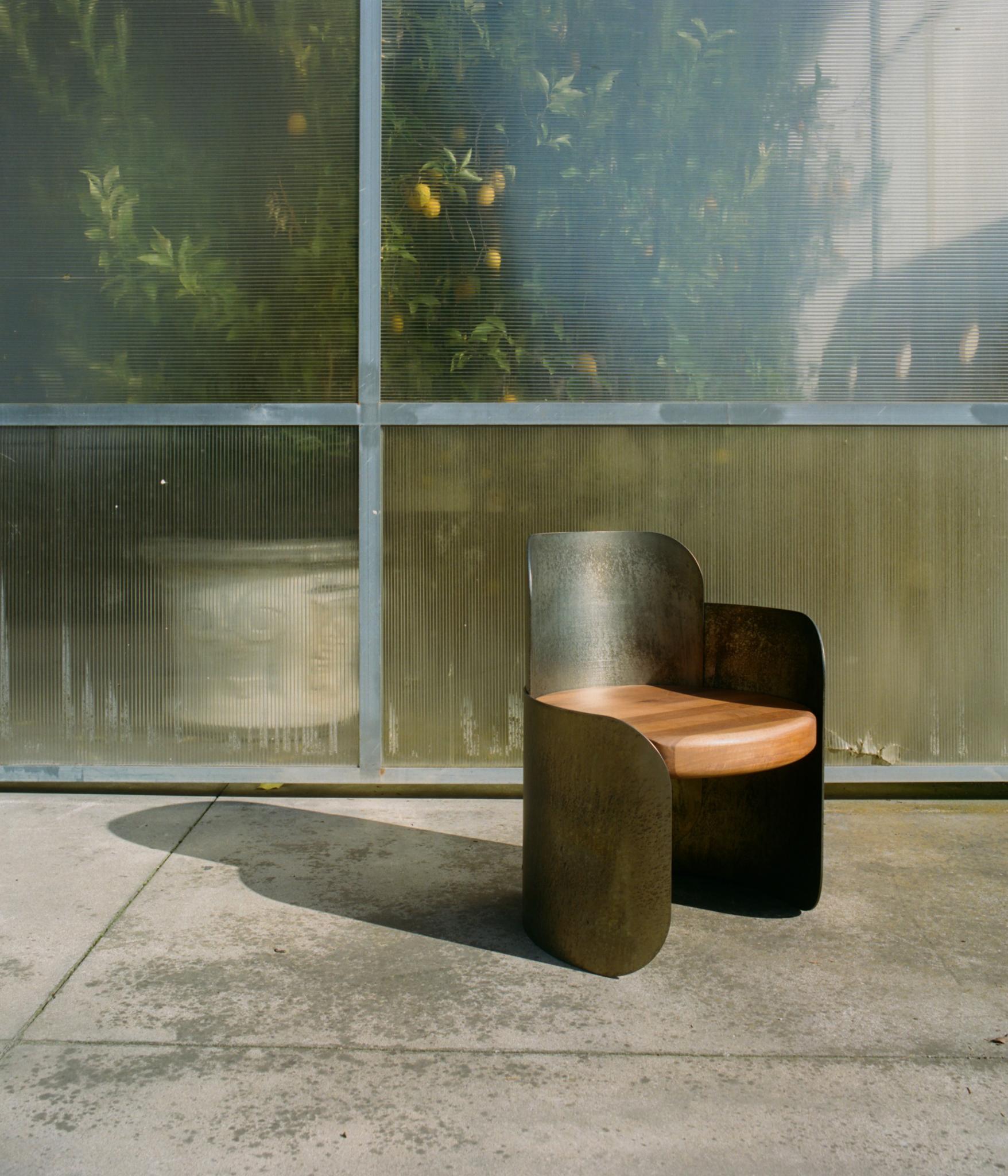 https://a.1stdibscdn.com/pina-iron-walnut-armchair-by-mingardo-for-sale-picture-10/f_12192/f_492095921773412372444/PINA_Gregory_Beson_1__master.jpg