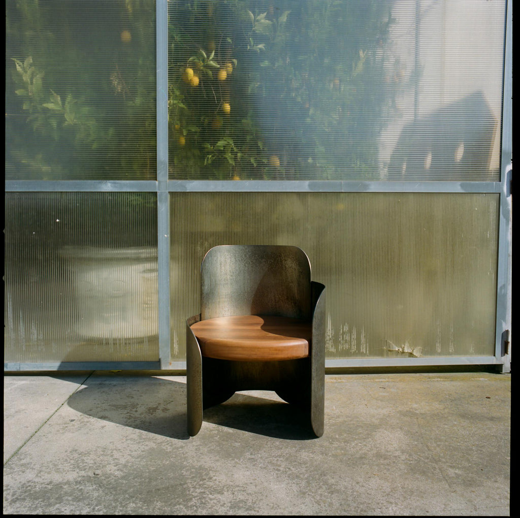 https://a.1stdibscdn.com/pina-iron-walnut-armchair-by-mingardo-for-sale-picture-6/f_12192/f_492095921773412372684/PINA_Gregory_Beson_3__master.jpg