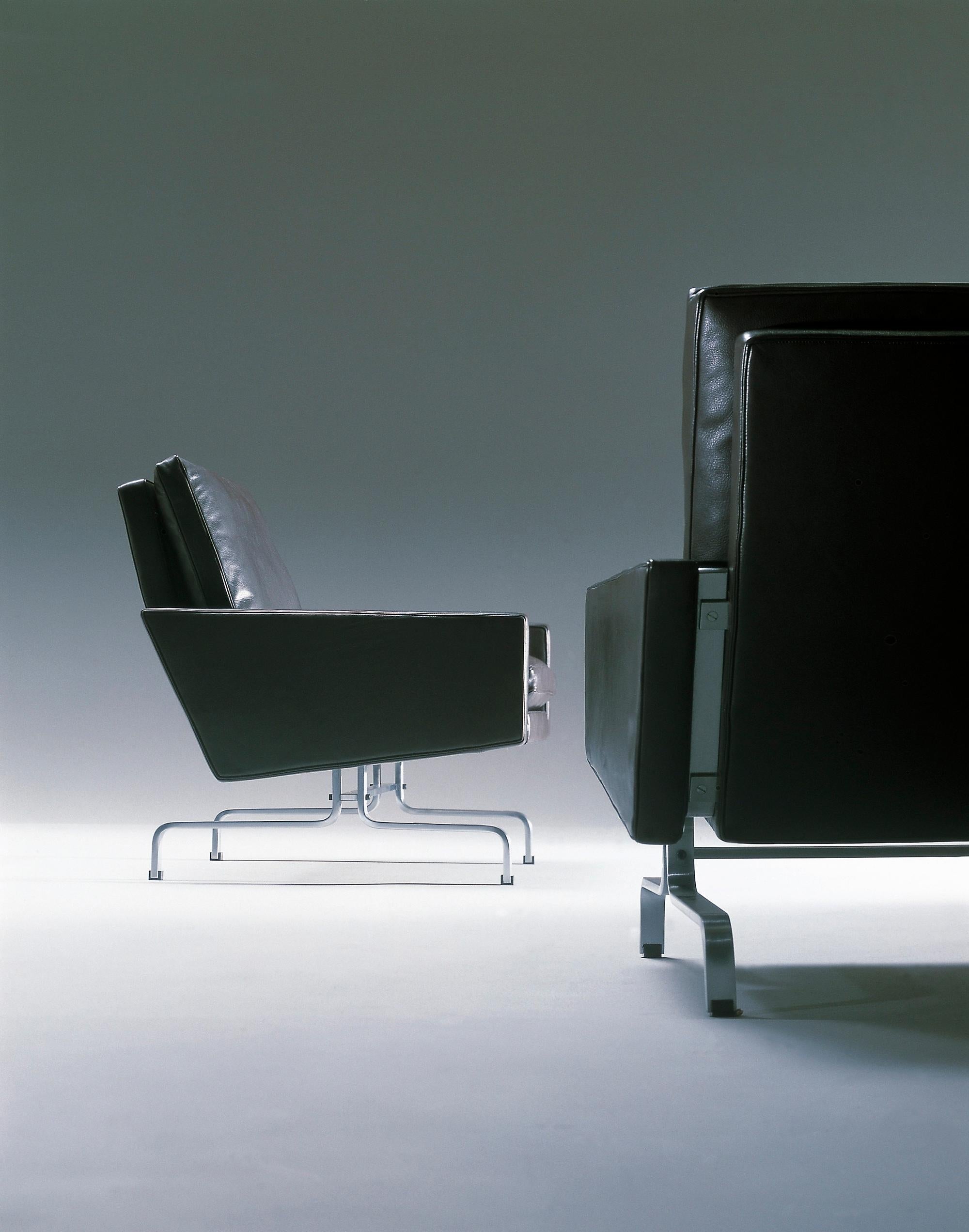 https://a.1stdibscdn.com/poul-kjaerholm-pk31-armchair-for-fritz-hansen-in-leather-cat-5-for-sale-picture-3/f_14472/f_390104921711454422351/PK31_Armchair_Fritz_Hansen_Two_Enlighten_6_master.jpg