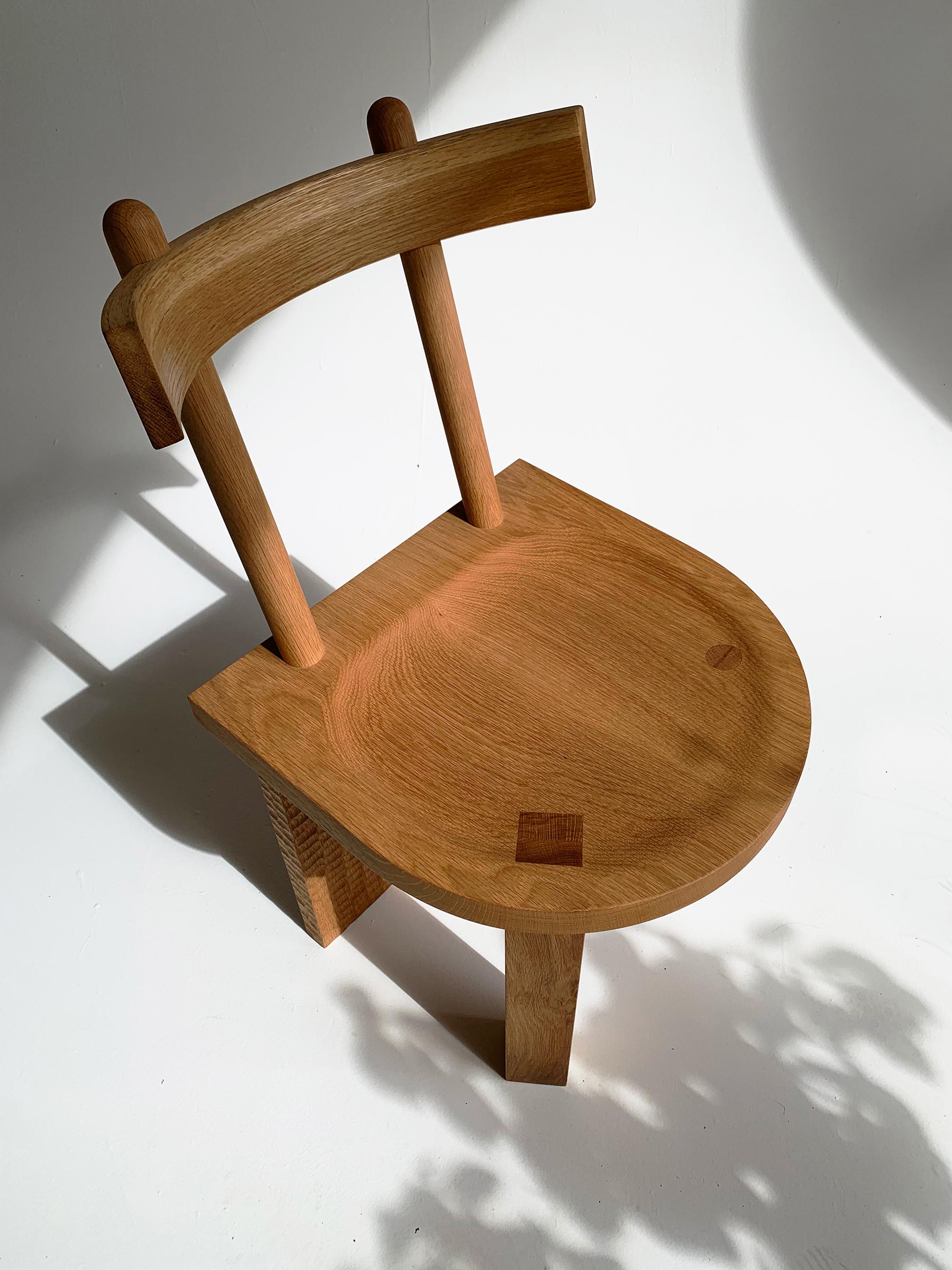 https://a.1stdibscdn.com/hand-carved-sculptural-white-oak-dining-chair-w-plant-based-finish-for-sale-picture-4/f_37133/f_324005721674598910828/PQ_DInner_2_master.jpg