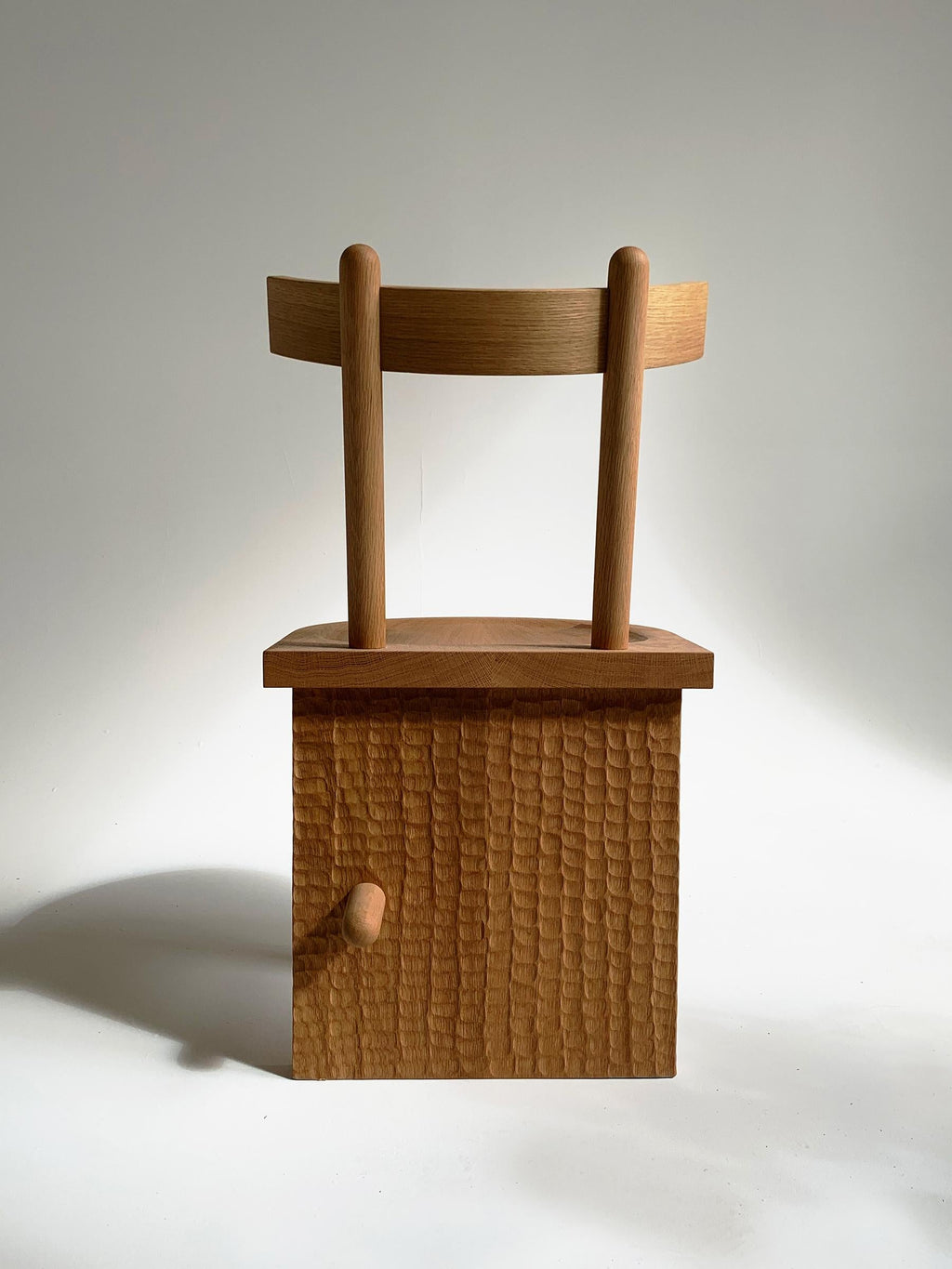 https://a.1stdibscdn.com/hand-carved-sculptural-white-oak-dining-chair-w-plant-based-finish-for-sale-picture-5/f_37133/f_324005721674598911162/PQ_DInner_3_master.jpg
