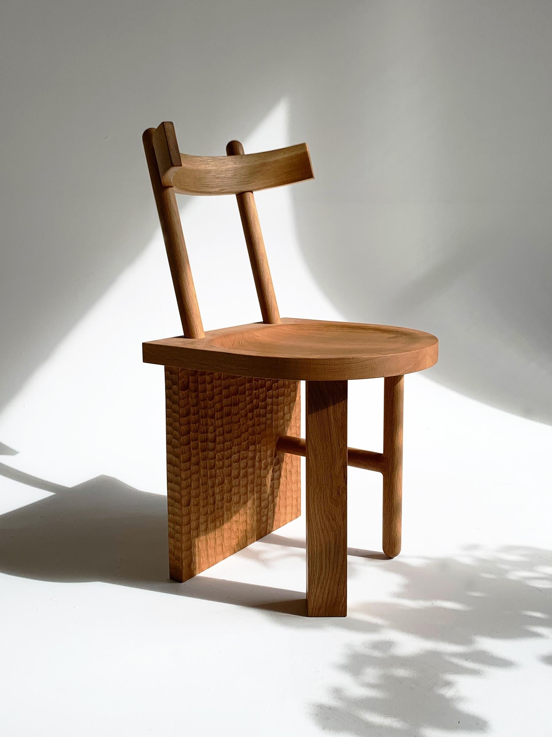 https://a.1stdibscdn.com/hand-carved-sculptural-white-oak-dining-chair-w-plant-based-finish-for-sale-picture-6/f_37133/f_324005721674598911073/PQ_DInner_4_master.jpg