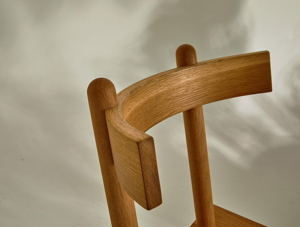 https://a.1stdibscdn.com/hand-carved-sculptural-white-oak-dining-chair-w-plant-based-finish-for-sale-picture-7/f_37133/f_324005721674598910712/PQ_DInner_5_master.jpg