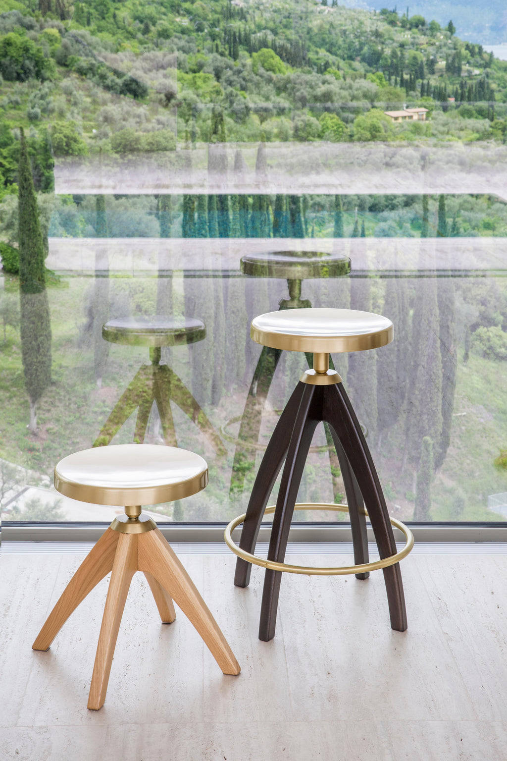https://a.1stdibscdn.com/ghidini-1961-leporello-senior-light-durmast-barstool-in-brass-by-paolo-rizzatto-for-sale-picture-5/f_42241/f_136383821589189241654/PT5A1669r_master.jpg
