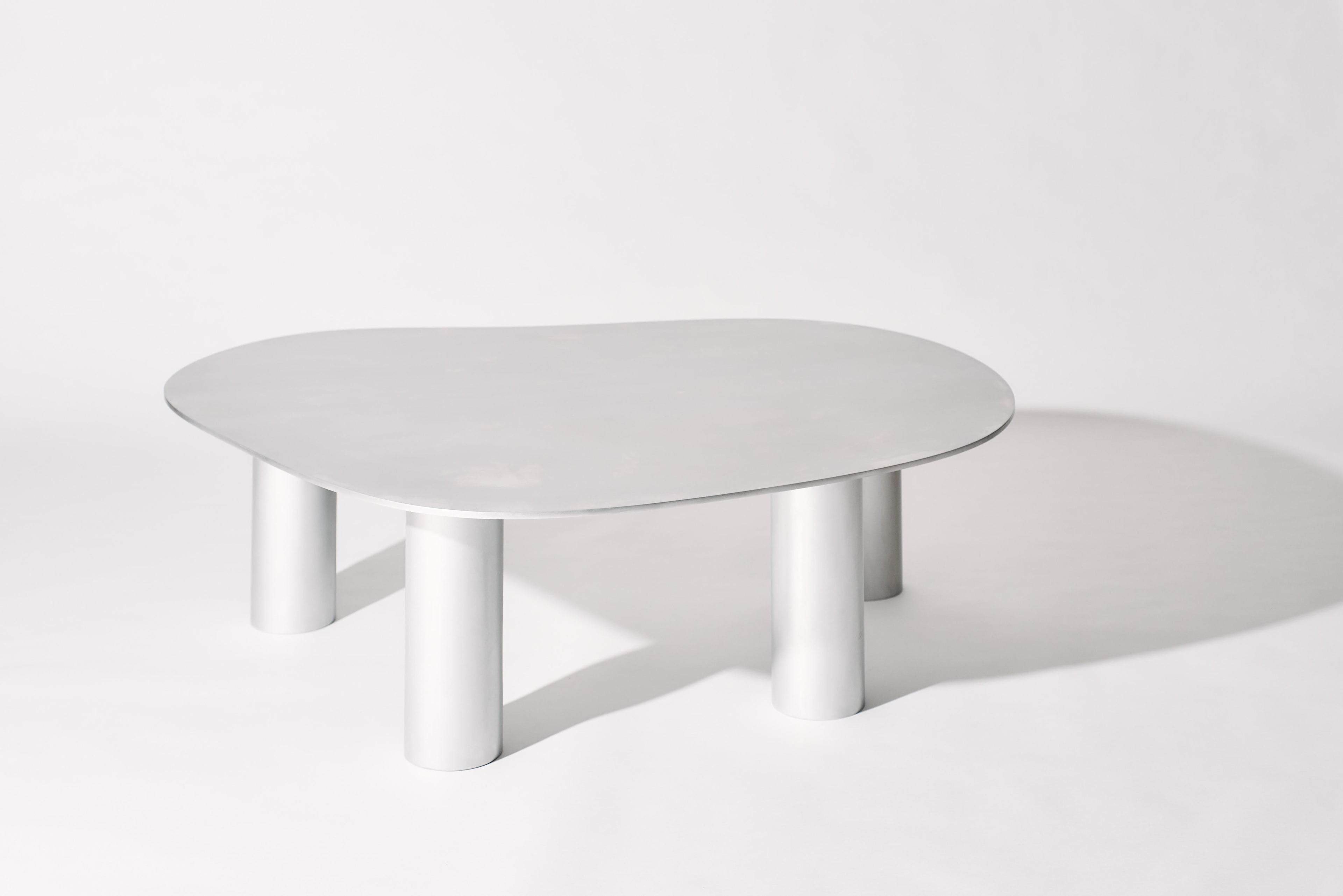 https://a.1stdibscdn.com/the-puddle-table-collection-large-aluminum-coffee-table-with-cylinder-legs-for-sale-picture-2/f_28533/f_398230821716331000082/PUDDLE_SESSION1347_master.jpg
