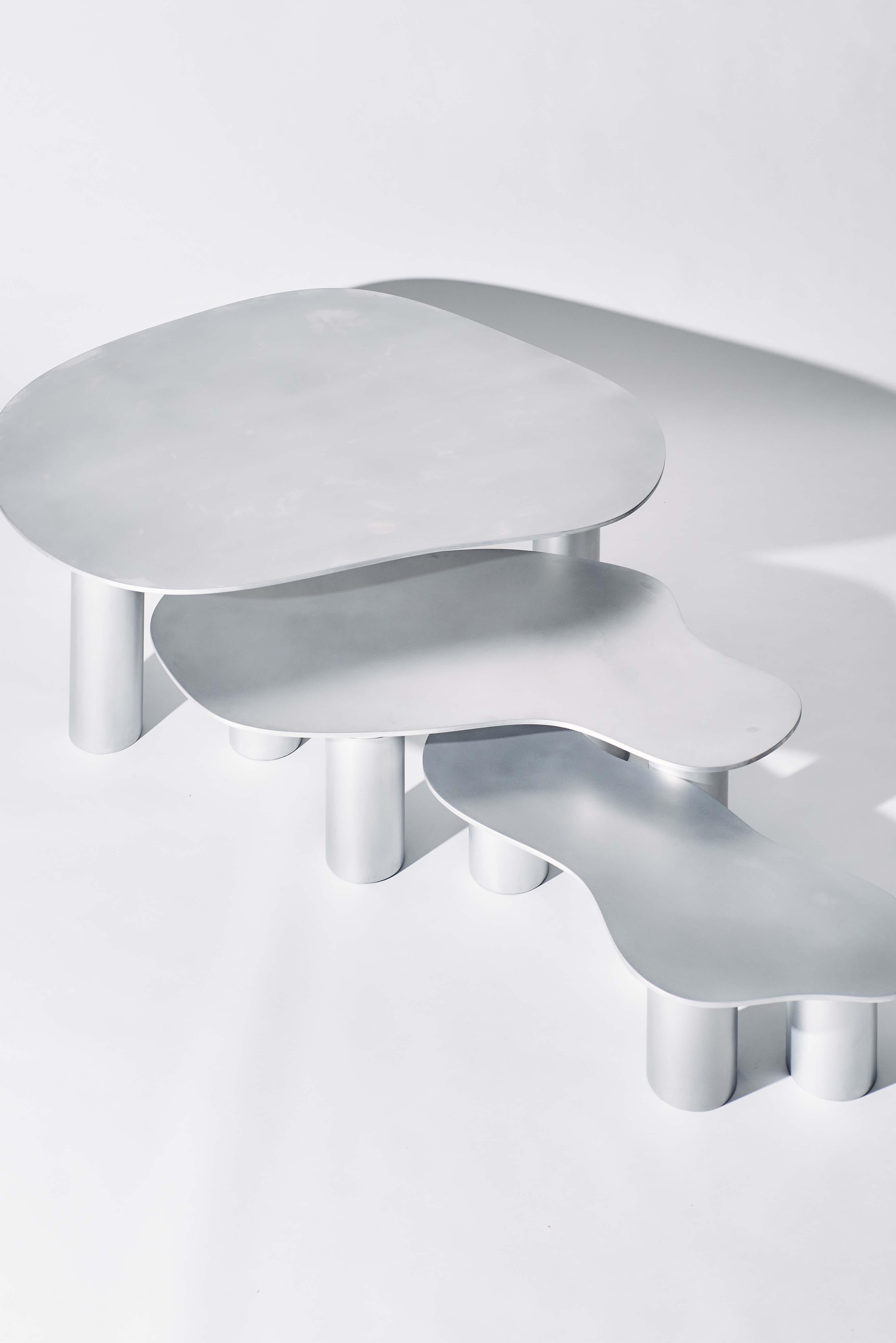 https://a.1stdibscdn.com/the-puddle-table-collection-large-aluminum-coffee-table-with-cylinder-legs-for-sale-picture-8/f_28533/f_398230821743708429769/PUDDLE_SESSION1358_2__master.jpg