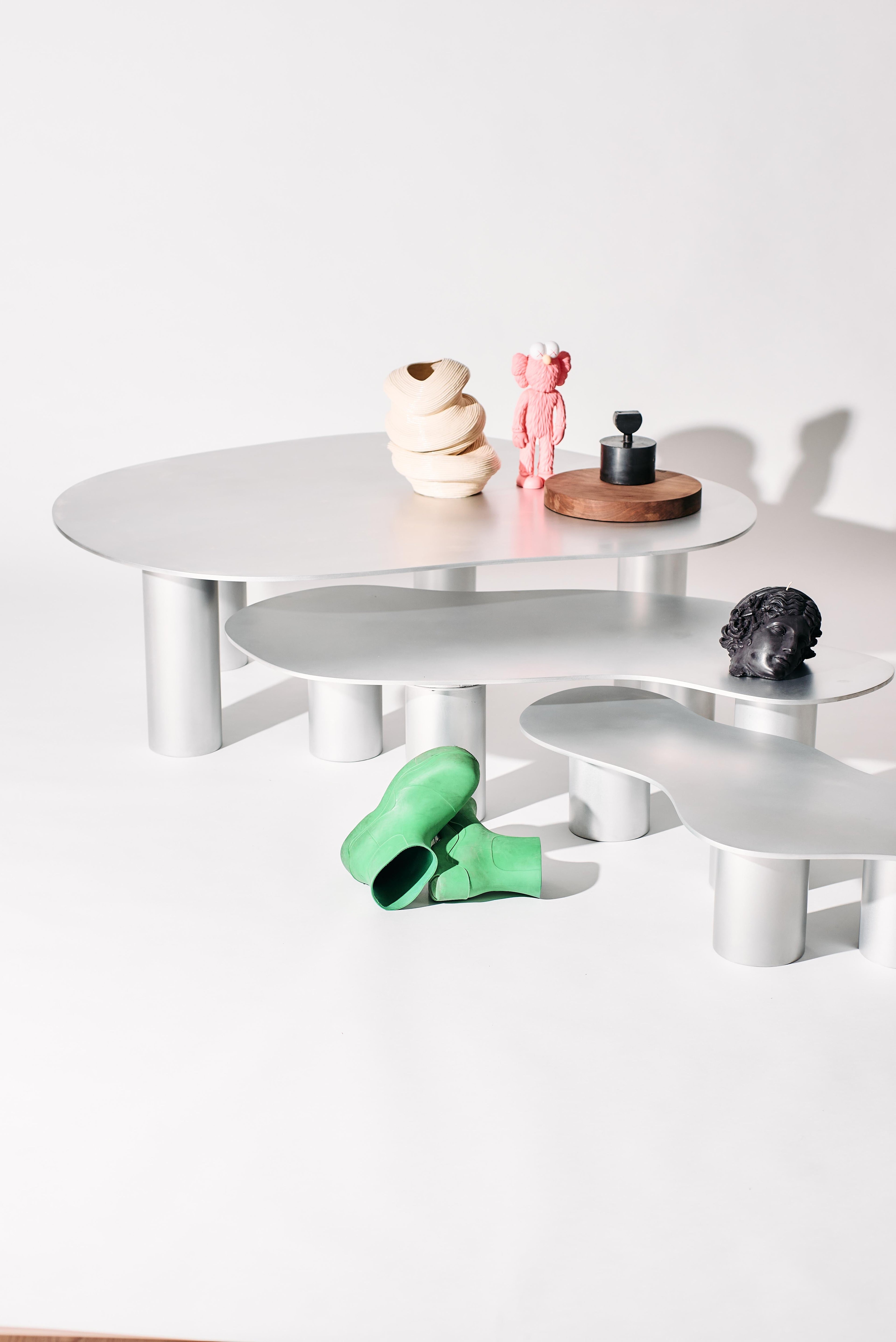https://a.1stdibscdn.com/the-puddle-table-collection-large-aluminum-coffee-table-with-cylinder-legs-for-sale-picture-4/f_28533/f_398230821716329845515/PUDDLE_SESSION1375_1_master.jpg