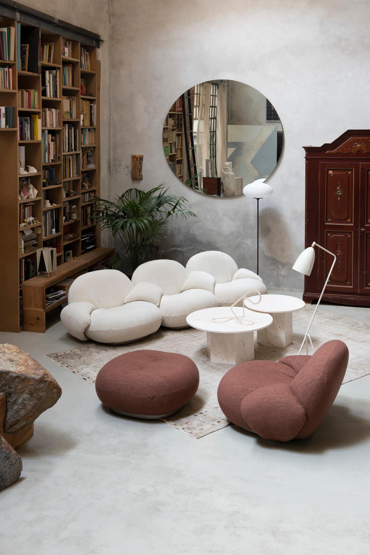https://a.1stdibscdn.com/gubi-pacha-3-seater-modular-sofa-with-armrest-in-white-fabricby-pierre-paulin-for-sale-picture-5/f_16392/f_495873721775727622264/Pacha_Collection_by_Pierre_Paulin_Scatto2_DivanoBianco_Gubi_Dolomia_0_6_post_master.jpg