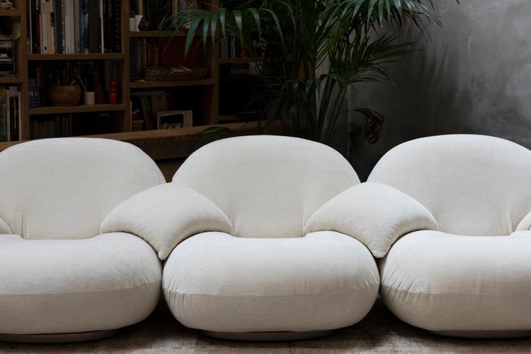 https://a.1stdibscdn.com/gubi-pacha-2-seater-modular-sofa-with-armrest-by-pierre-paulin-for-sale-picture-8/f_16392/f_495871121775727055057/Pacha_Sofa_by_Pierre_Paulin_Scatto2_DivanoBianco_Gubi_Dolomia_0_10_post_master.jpg?width=768