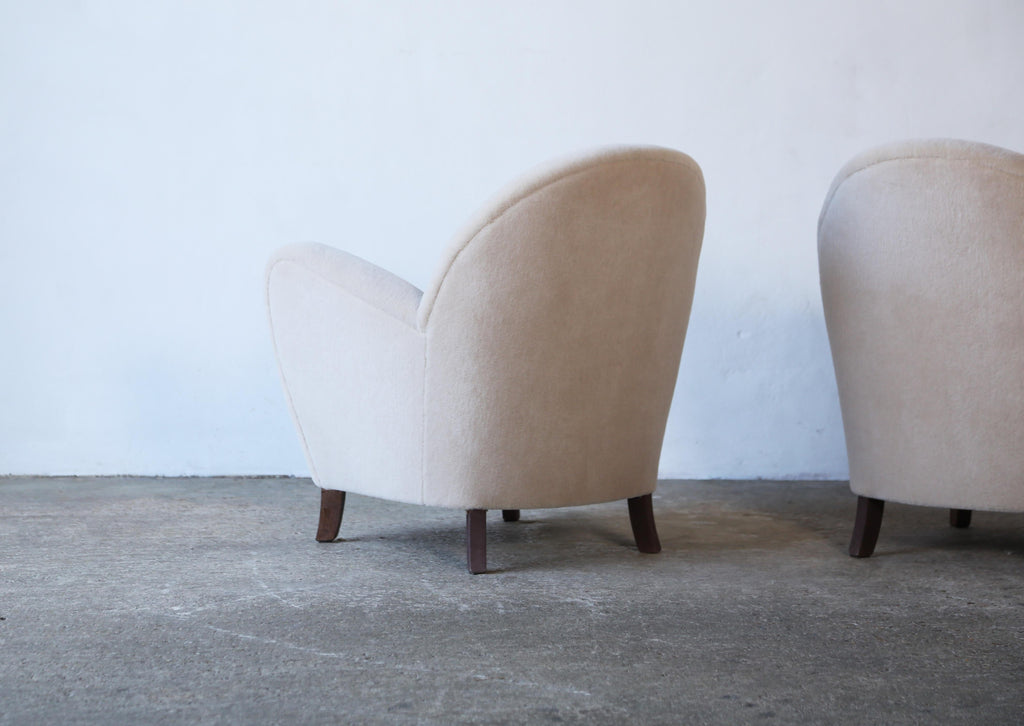 https://a.1stdibscdn.com/pair-of-petite-armchairs-upholstered-in-pure-alpaca-for-sale-picture-10/f_22593/f_404213921719851970789/Pair_Chairs_Alpaca_Stone_v2_6_24_10_master.jpg