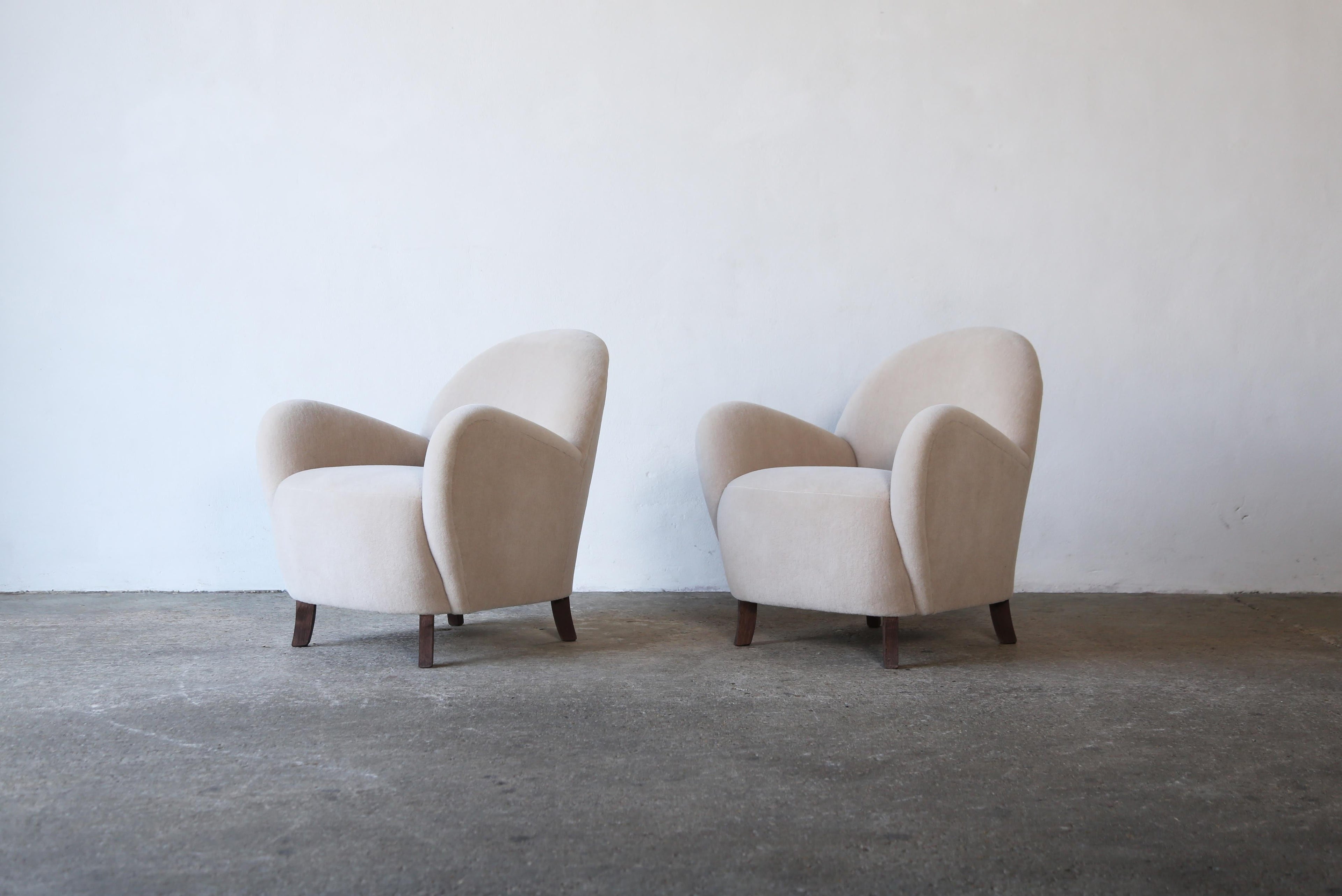 https://a.1stdibscdn.com/pair-of-petite-armchairs-upholstered-in-pure-alpaca-for-sale-picture-3/f_22593/f_404213921719851919635/Pair_Chairs_Alpaca_Stone_v2_6_24_1_master.jpg