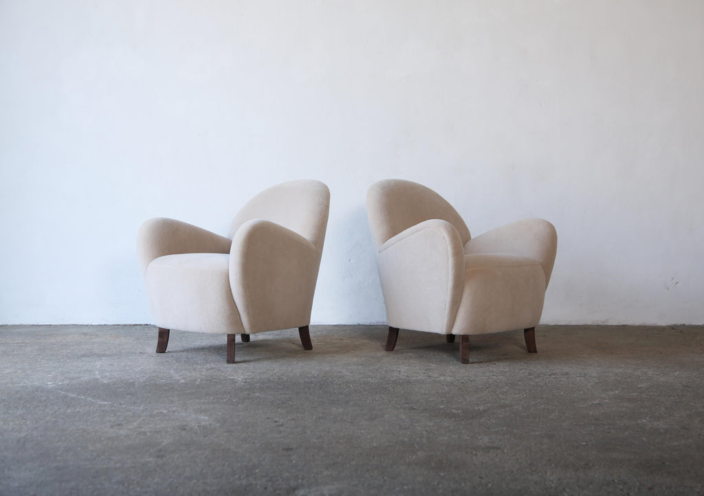 https://a.1stdibscdn.com/pair-of-petite-armchairs-upholstered-in-pure-alpaca-for-sale-picture-2/f_22593/f_404213921719851910332/Pair_Chairs_Alpaca_Stone_v2_6_24_2_master.jpg