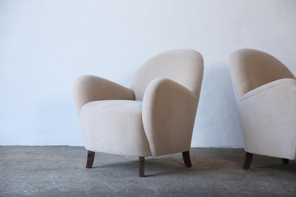 https://a.1stdibscdn.com/pair-of-petite-armchairs-upholstered-in-pure-alpaca-for-sale-picture-4/f_22593/f_404213921719851950991/Pair_Chairs_Alpaca_Stone_v2_6_24_4_master.jpg