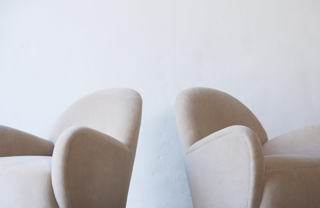 https://a.1stdibscdn.com/pair-of-petite-armchairs-upholstered-in-pure-alpaca-for-sale-picture-5/f_22593/f_404213921719851951070/Pair_Chairs_Alpaca_Stone_v2_6_24_5_master.jpg