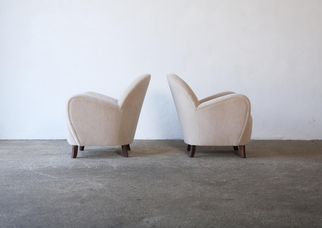 https://a.1stdibscdn.com/pair-of-petite-armchairs-upholstered-in-pure-alpaca-for-sale-picture-6/f_22593/f_404213921719851951391/Pair_Chairs_Alpaca_Stone_v2_6_24_6_master.jpg