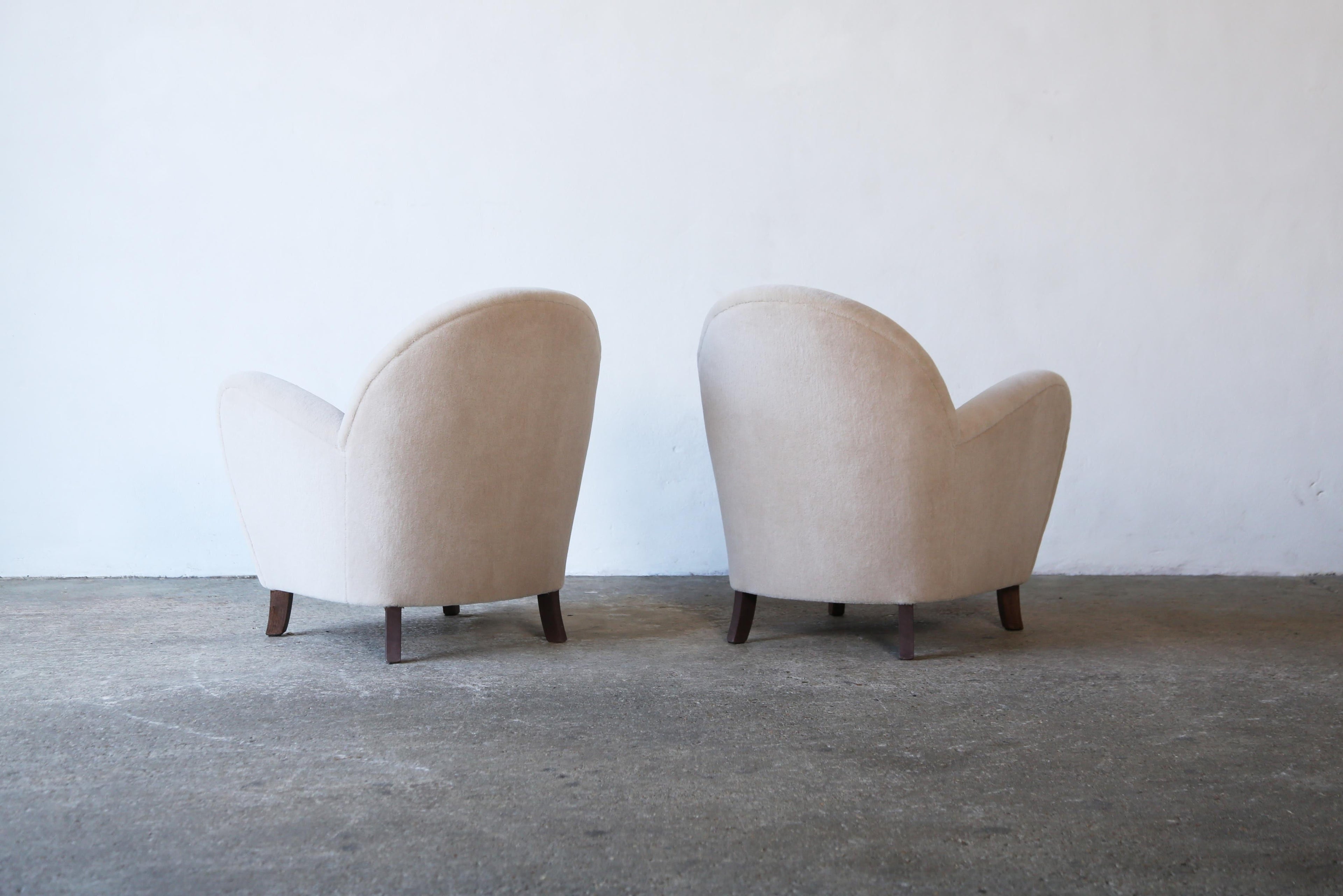 https://a.1stdibscdn.com/pair-of-petite-armchairs-upholstered-in-pure-alpaca-for-sale-picture-7/f_22593/f_404213921719851962533/Pair_Chairs_Alpaca_Stone_v2_6_24_7_master.jpg
