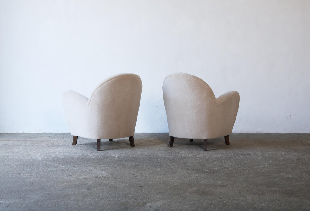 https://a.1stdibscdn.com/pair-of-petite-armchairs-upholstered-in-pure-alpaca-for-sale-picture-8/f_22593/f_404213921719851962515/Pair_Chairs_Alpaca_Stone_v2_6_24_8_master.jpg