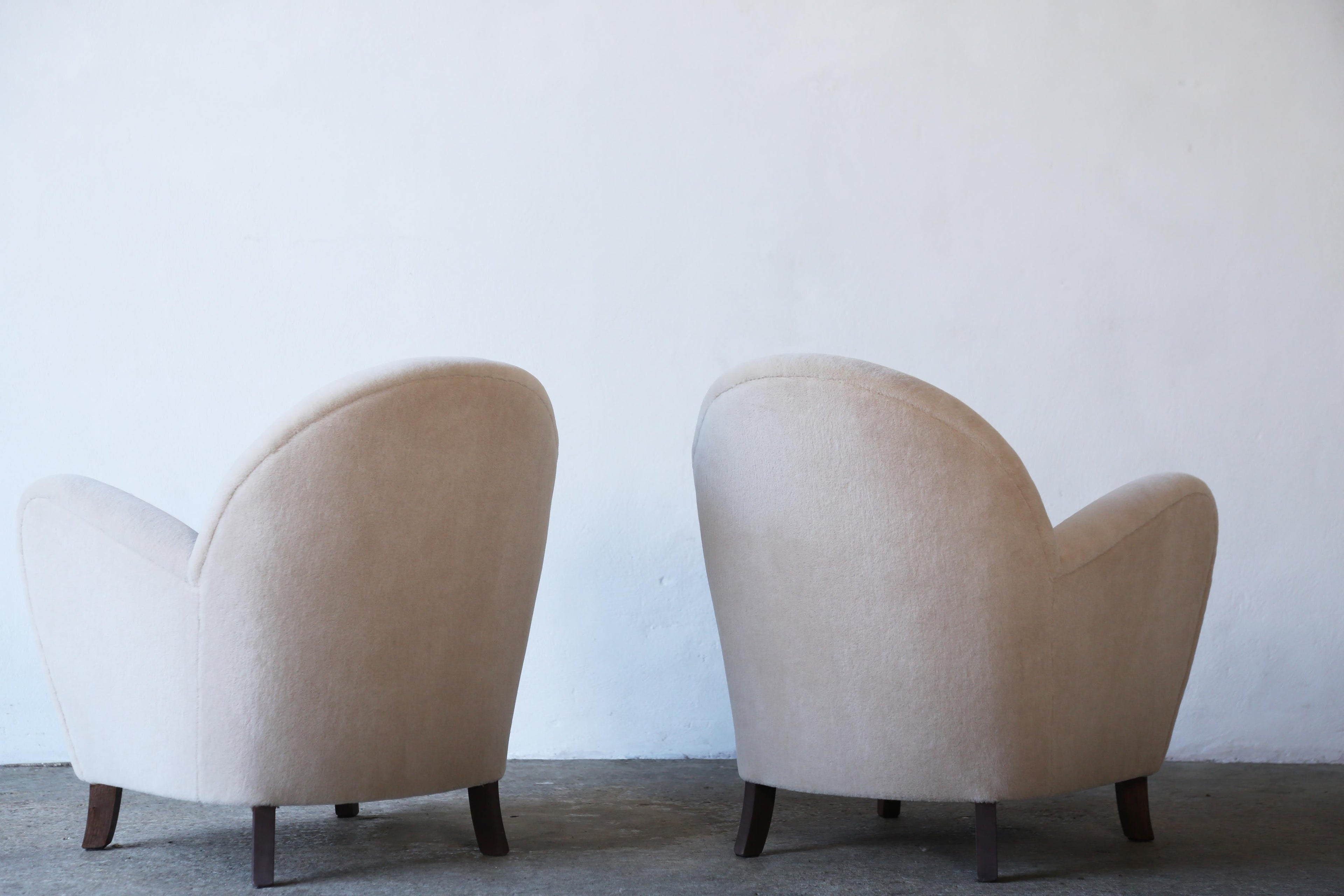 https://a.1stdibscdn.com/pair-of-petite-armchairs-upholstered-in-pure-alpaca-for-sale-picture-9/f_22593/f_404213921719851962990/Pair_Chairs_Alpaca_Stone_v2_6_24_9_master.jpg