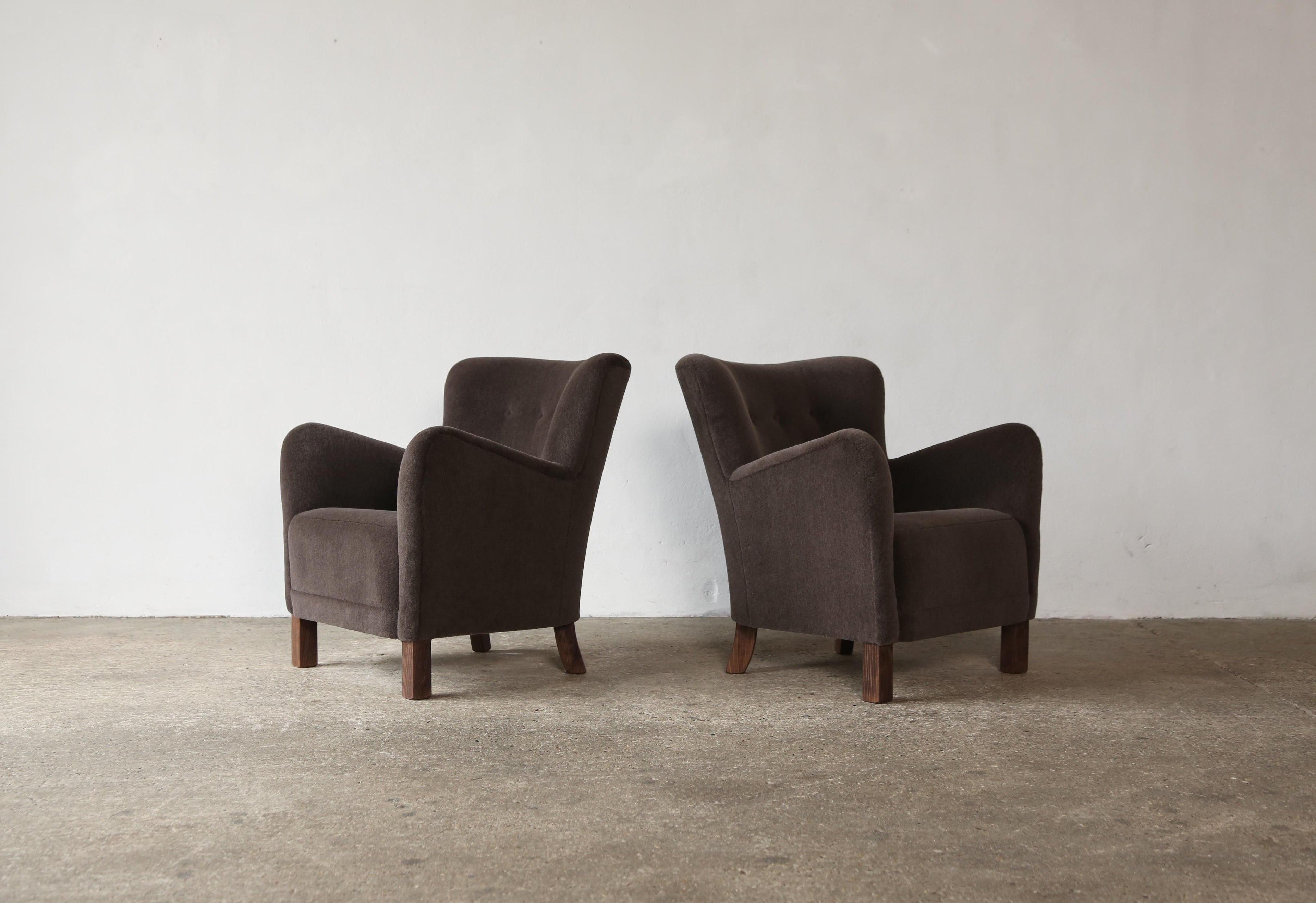 https://a.1stdibscdn.com/pair-of-armchairs-upholstered-in-pure-alpaca-for-sale-picture-5/f_22593/f_389792421711181995647/Pair_Danish_Style_Chairs_Taupe_Brown_Alpaca_3_24_2_master.jpg