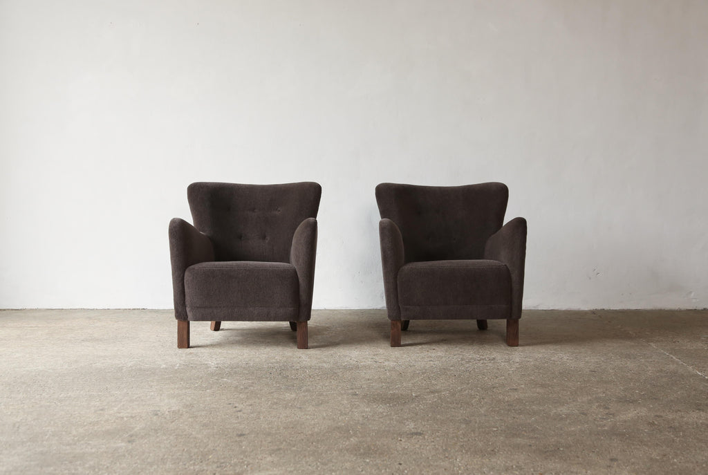 https://a.1stdibscdn.com/pair-of-armchairs-upholstered-in-pure-alpaca-for-sale-picture-4/f_22593/f_389792421711181986212/Pair_Danish_Style_Chairs_Taupe_Brown_Alpaca_3_24_master.jpg