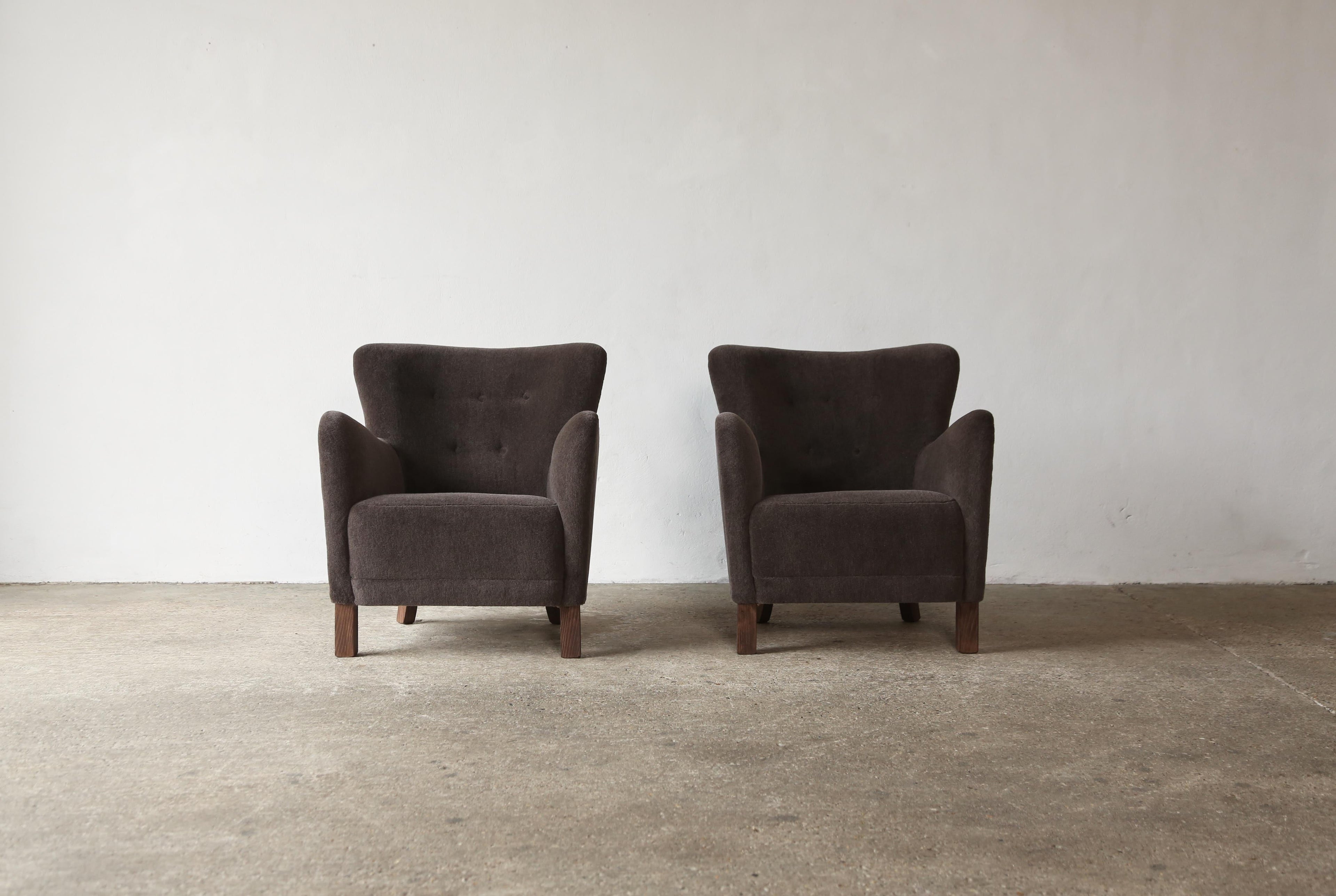 https://a.1stdibscdn.com/pair-of-armchairs-upholstered-in-pure-alpaca-for-sale-picture-4/f_22593/f_389792421711181986212/Pair_Danish_Style_Chairs_Taupe_Brown_Alpaca_3_24_master.jpg