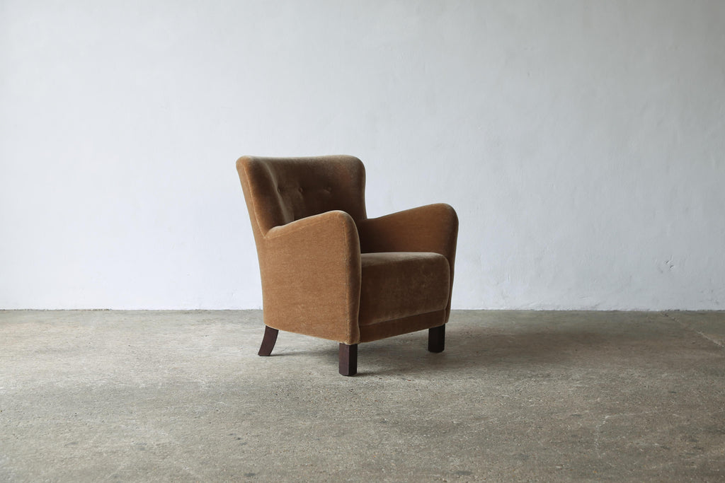 https://a.1stdibscdn.com/pair-of-armchairs-upholstered-in-pure-mohair-for-sale-picture-13/f_22593/f_414599421726234117047/Pair_Mohair_Chairs_Golden_Brown_9_24_11_master.jpg